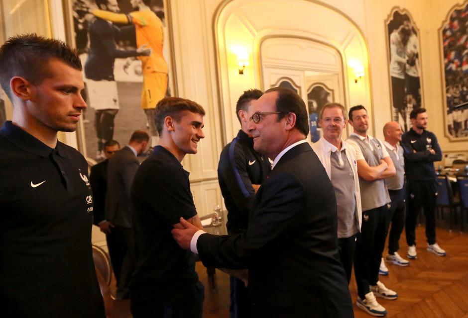 Euro 2016. Francezii au fost încurajați de președintele François Hollande, care i-a vizitat pe les Blues la Clairfontaine  GALERIE FOTO