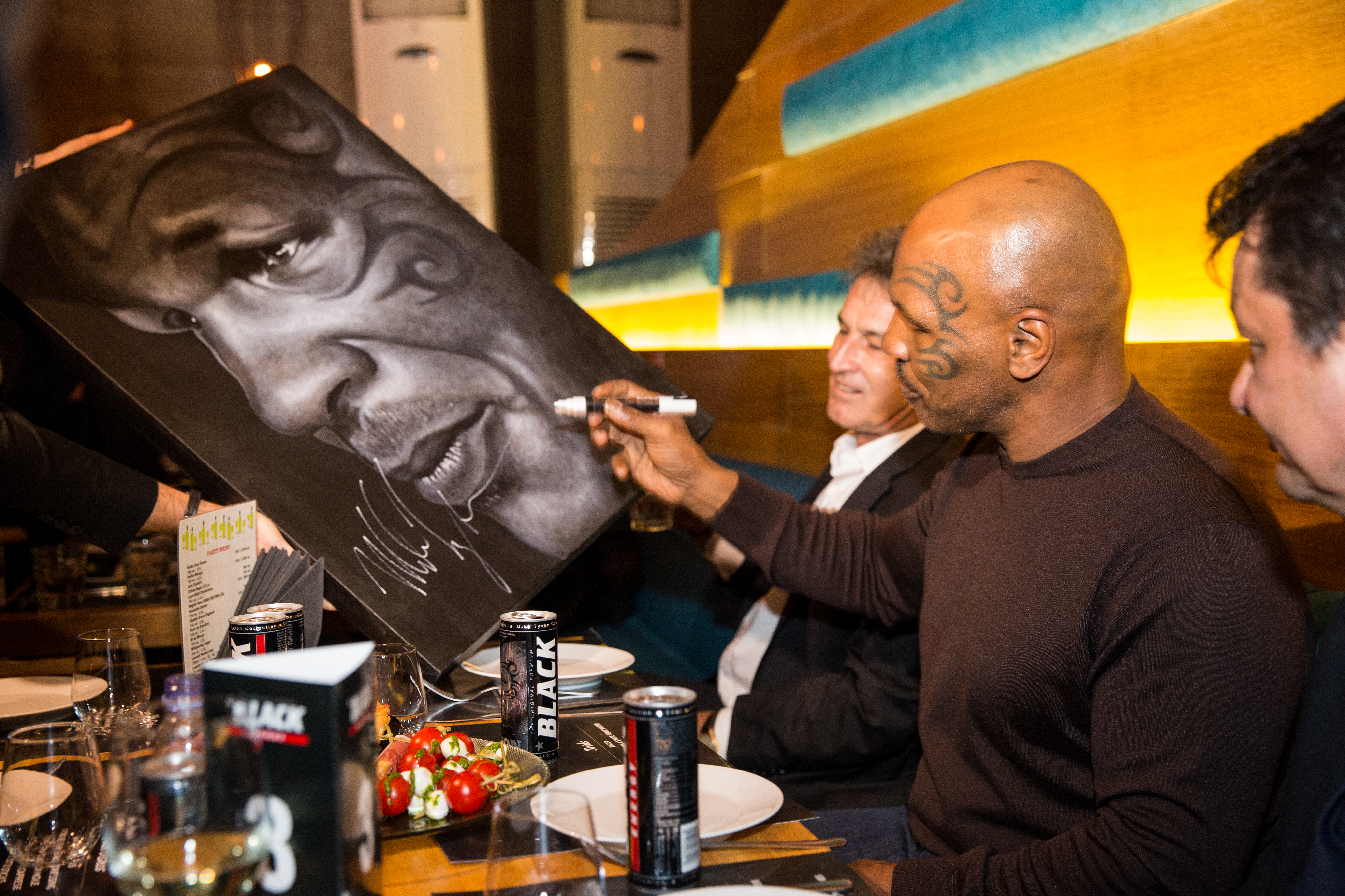 Mike Tyson nu s-a omorât cu chefurile în cele trei zile petrecute în România. Doar 25 de minute de distracție / EXCLUSIV