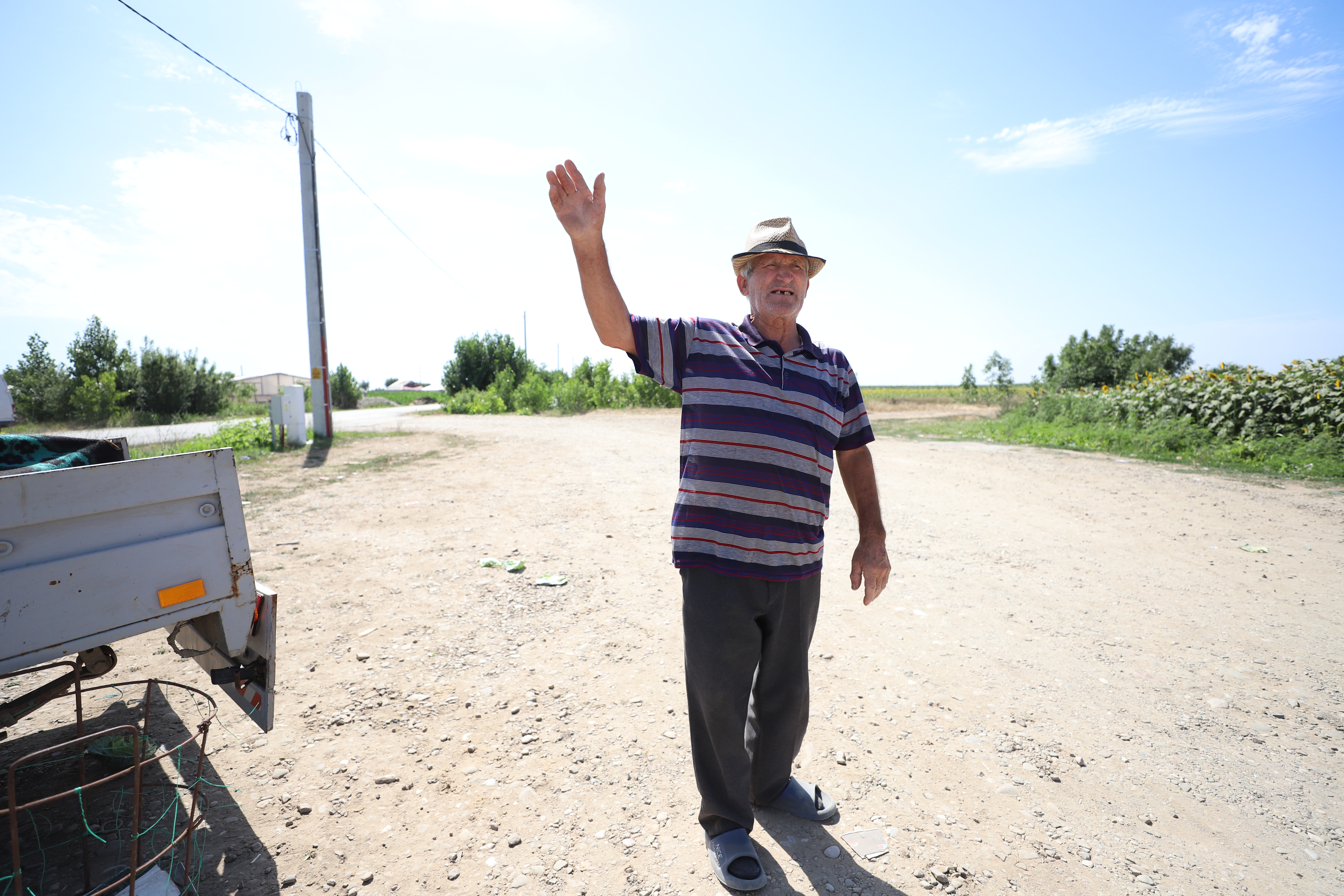 REPORTAJ. Furie în piața de legume din Glodeanu Sărat, Buzău. Lăsați la mâna samsarilor, producătorii locali își anunță abandonul: „Să pună Guvernul roșii!” 