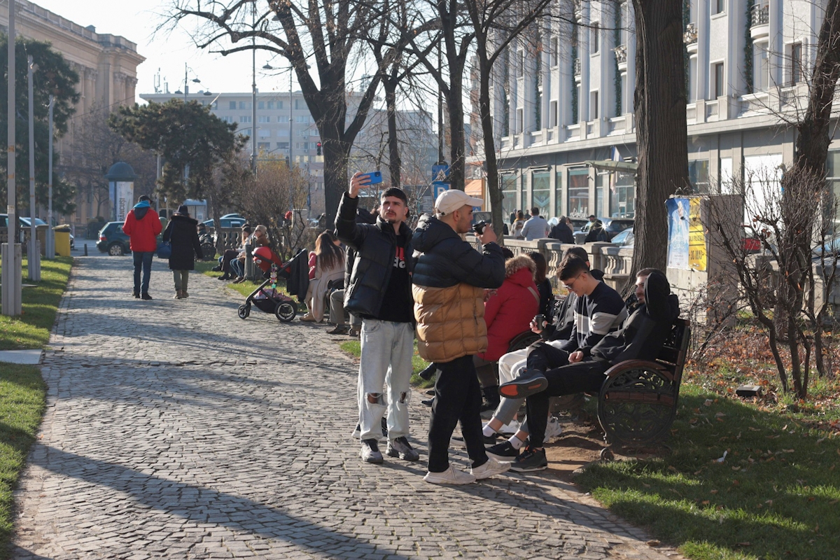 FOTO. Centrul Bucureștiului a fost plin de oameni în ultima zi din an: „Am venit de la Madrid să petrecem aici”