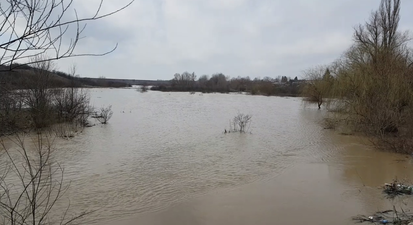 VIDEO&FOTO. Pagube uriașe după inundațiile din Teleorman. Sute de gospodării sunt afectate. Oamenii, evacuați din calea apei