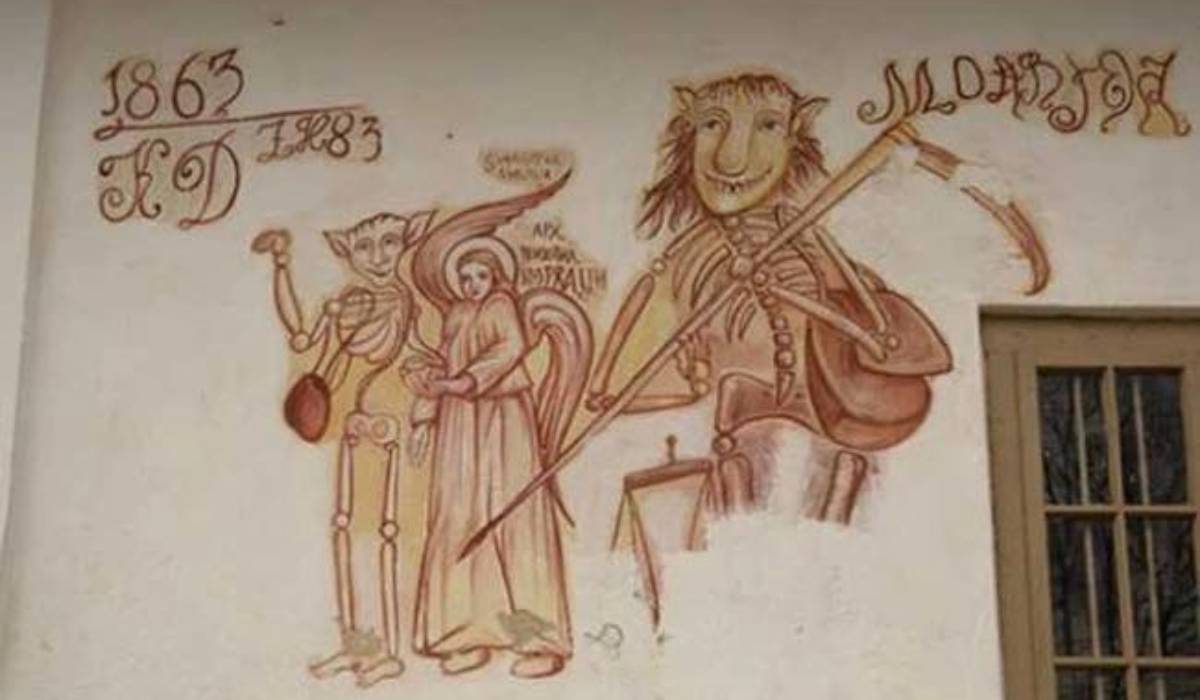 Fresca „Moartea râzând”, de aproape 200 de ani, din Argeș, vandalizată cu sapa. Autorul a explicat gestul: „Biserica nu mai este a Morții, ci a Vieții”