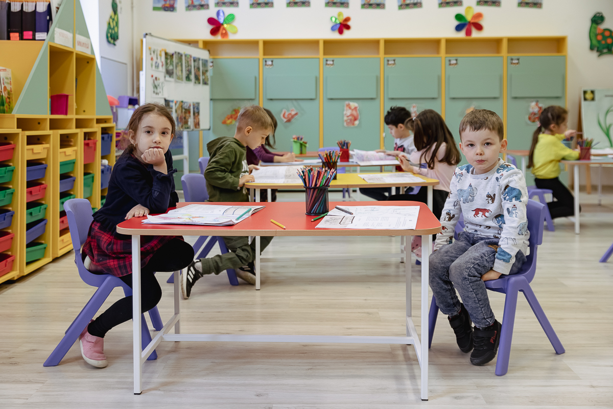 REPORTAJ. O tânără din București învață mii de copii și profesori ce trebuie să facă în caz de cutremur și cum să ofere primul ajutor. „Incendiul din Colectiv mi-a schimbat viața”