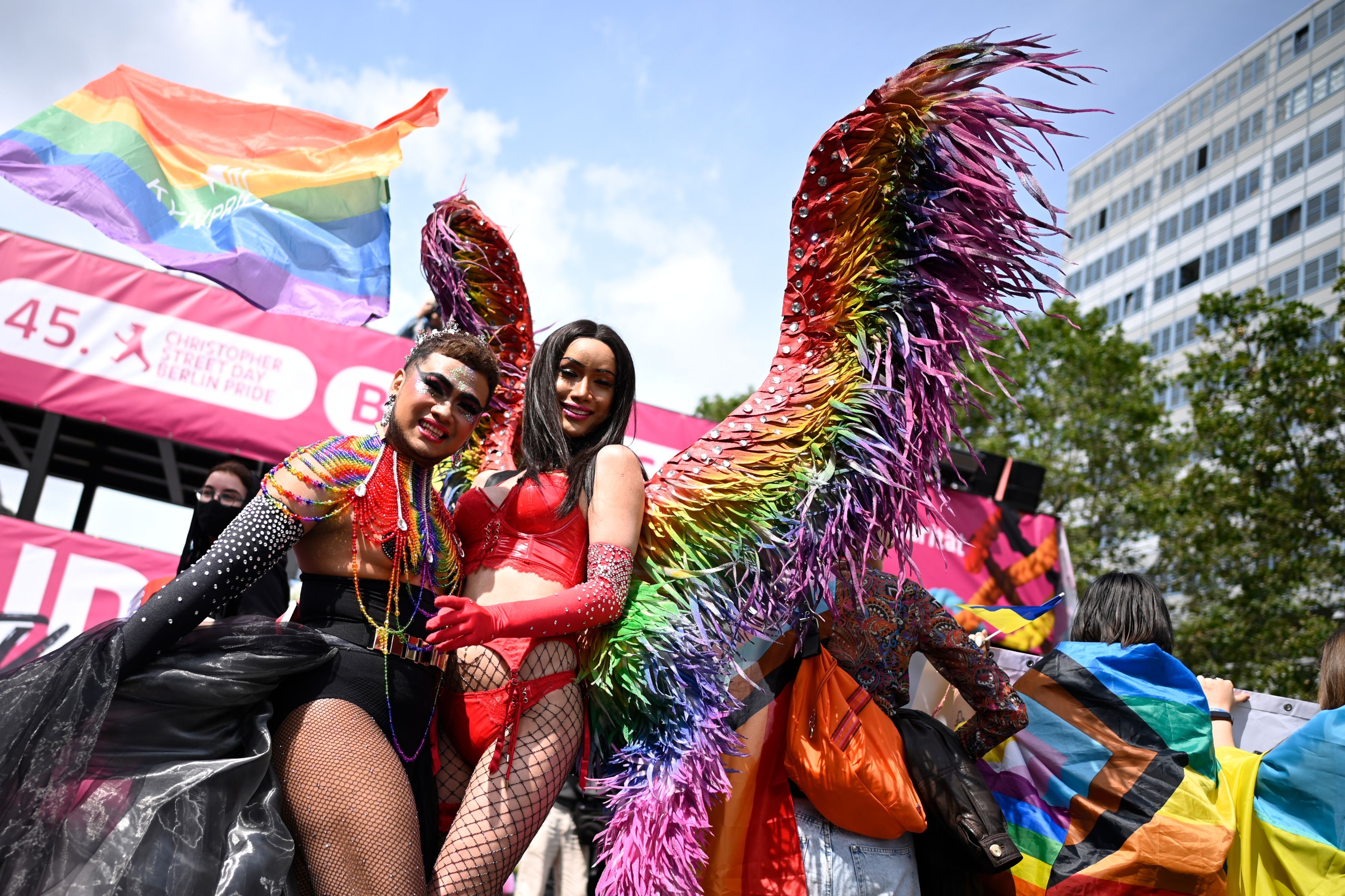 Sute de mii de oameni au participat la parada LGBTQ+ de la Berlin: „Pentru mai multă empatie și solidaritate!”