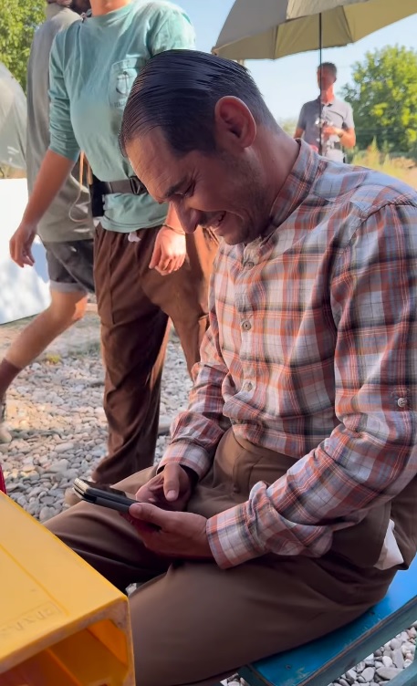 Imagini de la filmările serialului „Las Fierbinți”. Ce fac Mihai Bobonete și Mihai Rait în pauze: „«S-a început» filmările, să se adune fetele”
