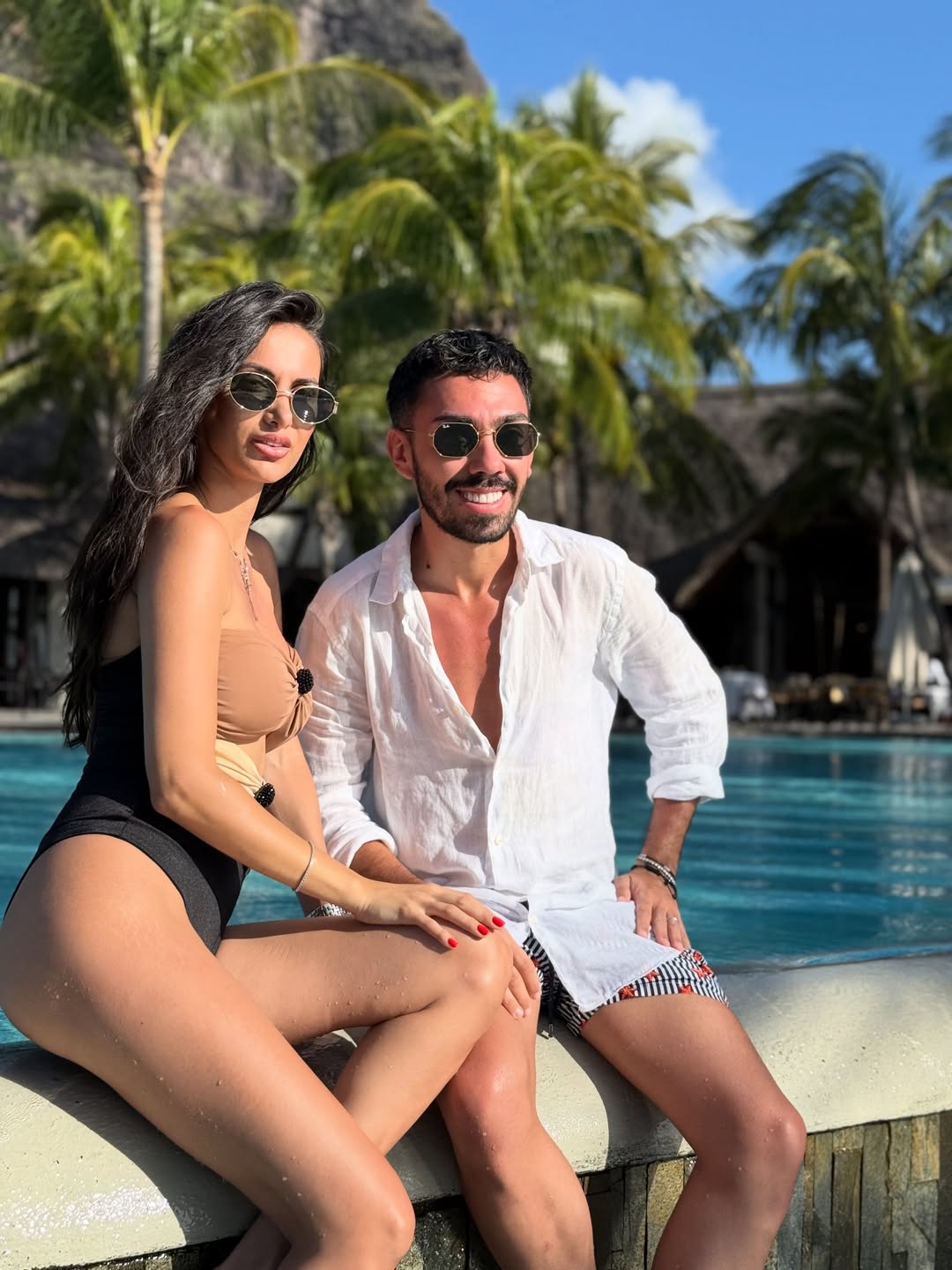 Cântărețul român a plecat în vacanța din Thailanda cu nașa: „Suntem o familie fericită”. De ce nu l-a însoțit nevasta