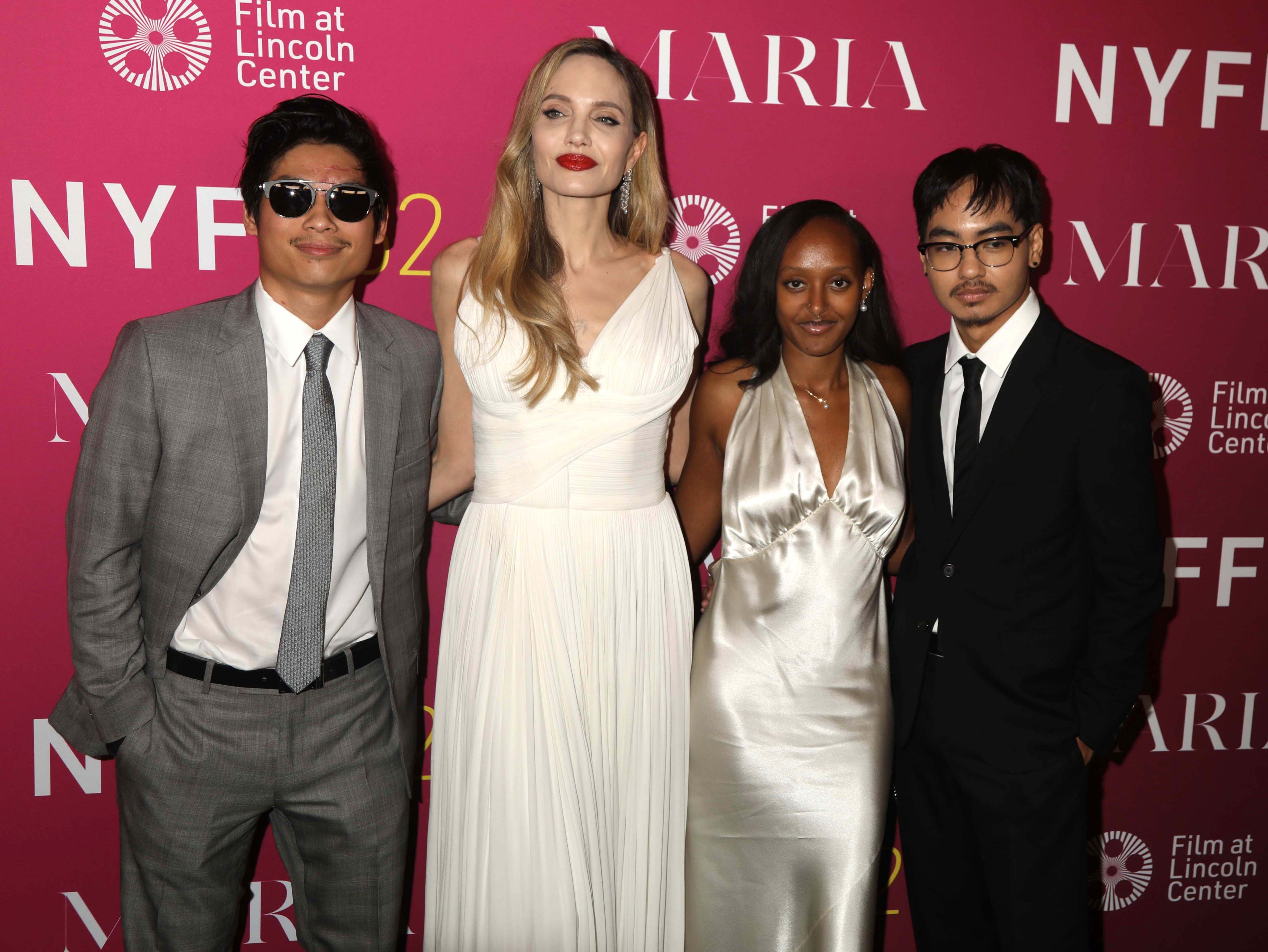 Angelina Jolie, apariție rară alături de fiul Knox. În vârstă de 16 ani, adolescentul seamănă izbitor cu Brad Pitt, tatăl său