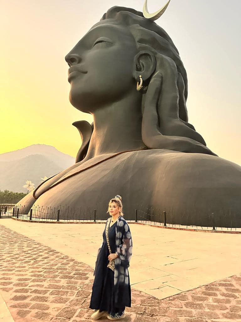 Imagini din vacanța Loredanei Groza în India: „Am avut un oaspete neinvitat”. De aproape o lună e plecată din România
