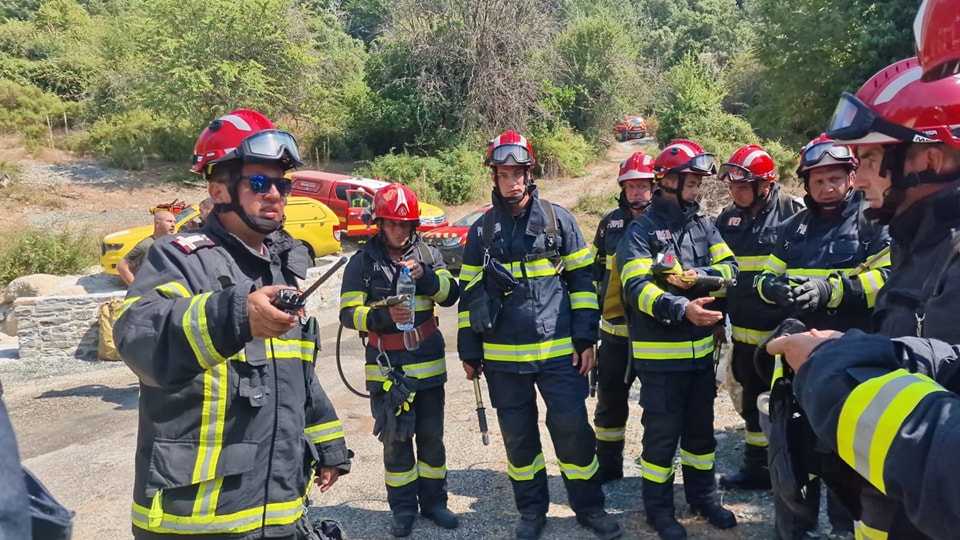 Pompierii români intervin în insula Corsica pentru stingerea unui incendiu forestier