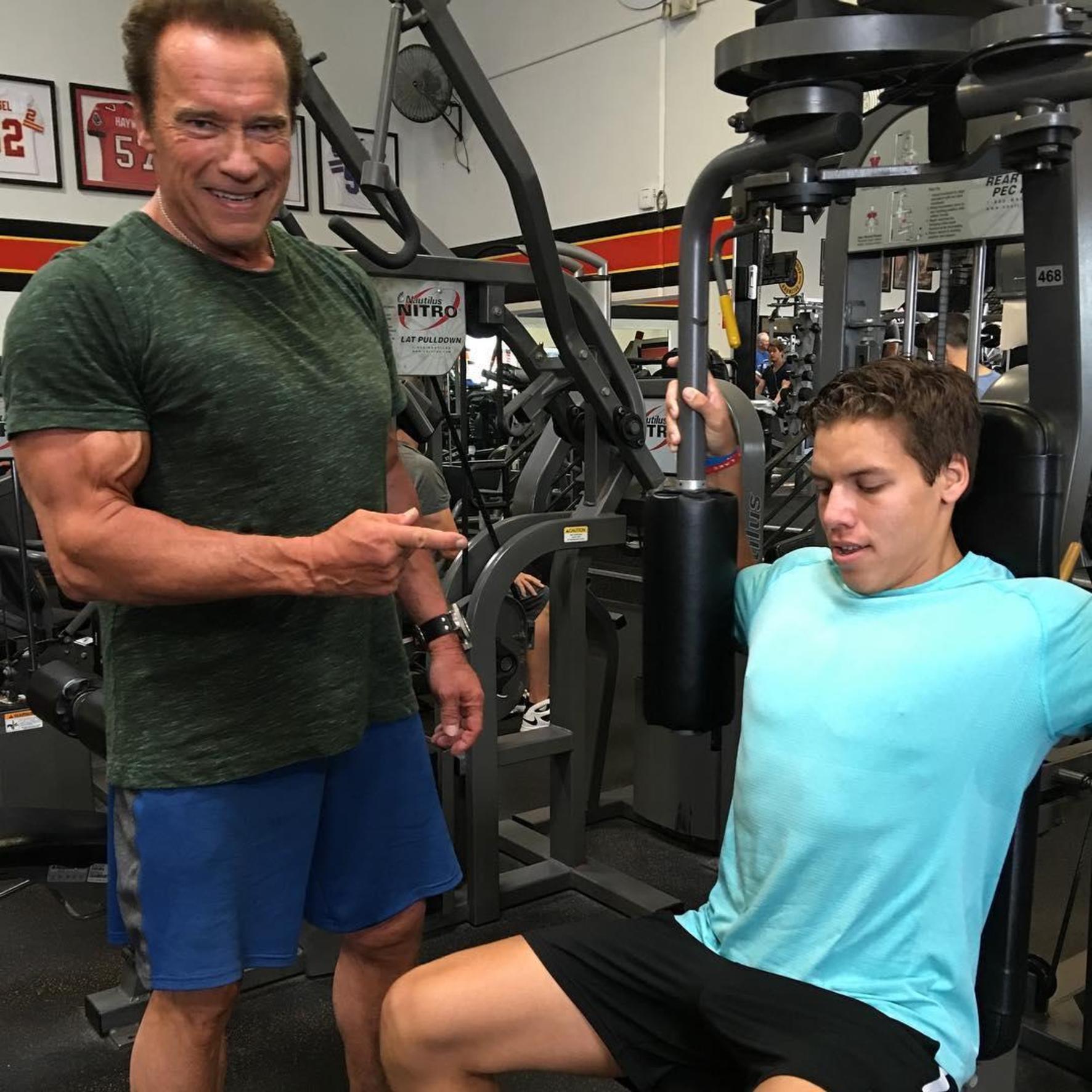 Arnold Schwarzenegger s-a reunit cu fosta amantă, pentru a sărbători succesul fiului lor