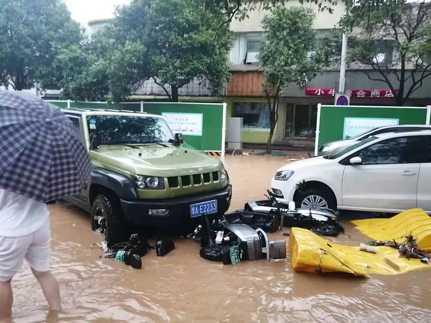 Numărul victimelor inundațiilor din provincia chineză Henan a crescut la peste 300. Cel puțin 50 de persoane, date dispărute