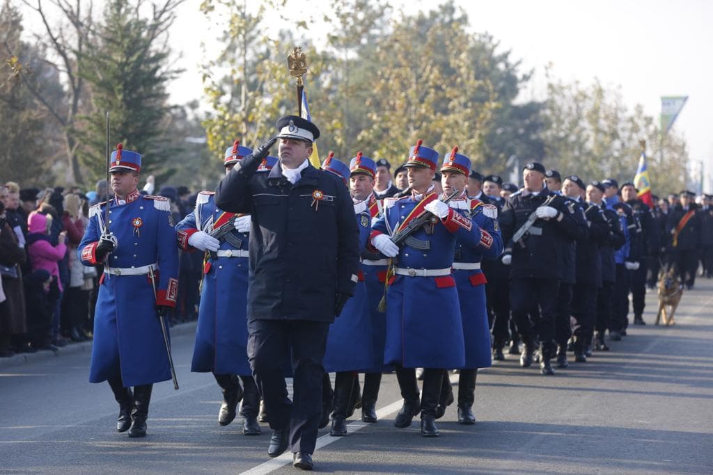GALERIE FOTO/ Un militar de la Buzău a avut nevoie de îngrijiri medicale de 1 Decembrie. I s-a făcut rău cel mai probabil din cauza gerului