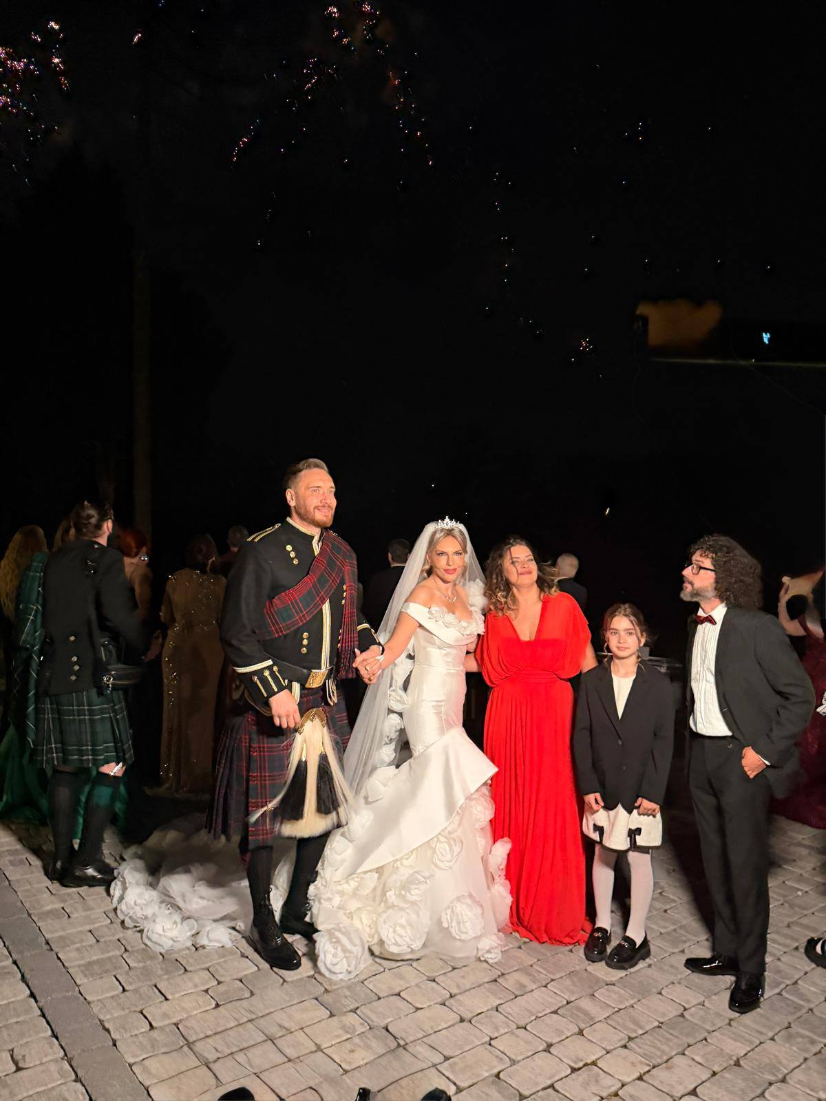 Marius Moga și soția lui, Bianca, nași de cununie pentru cei mai buni prieteni. Fosta jurnalistă de la PRO TV a atras privirile tuturor, în biserică