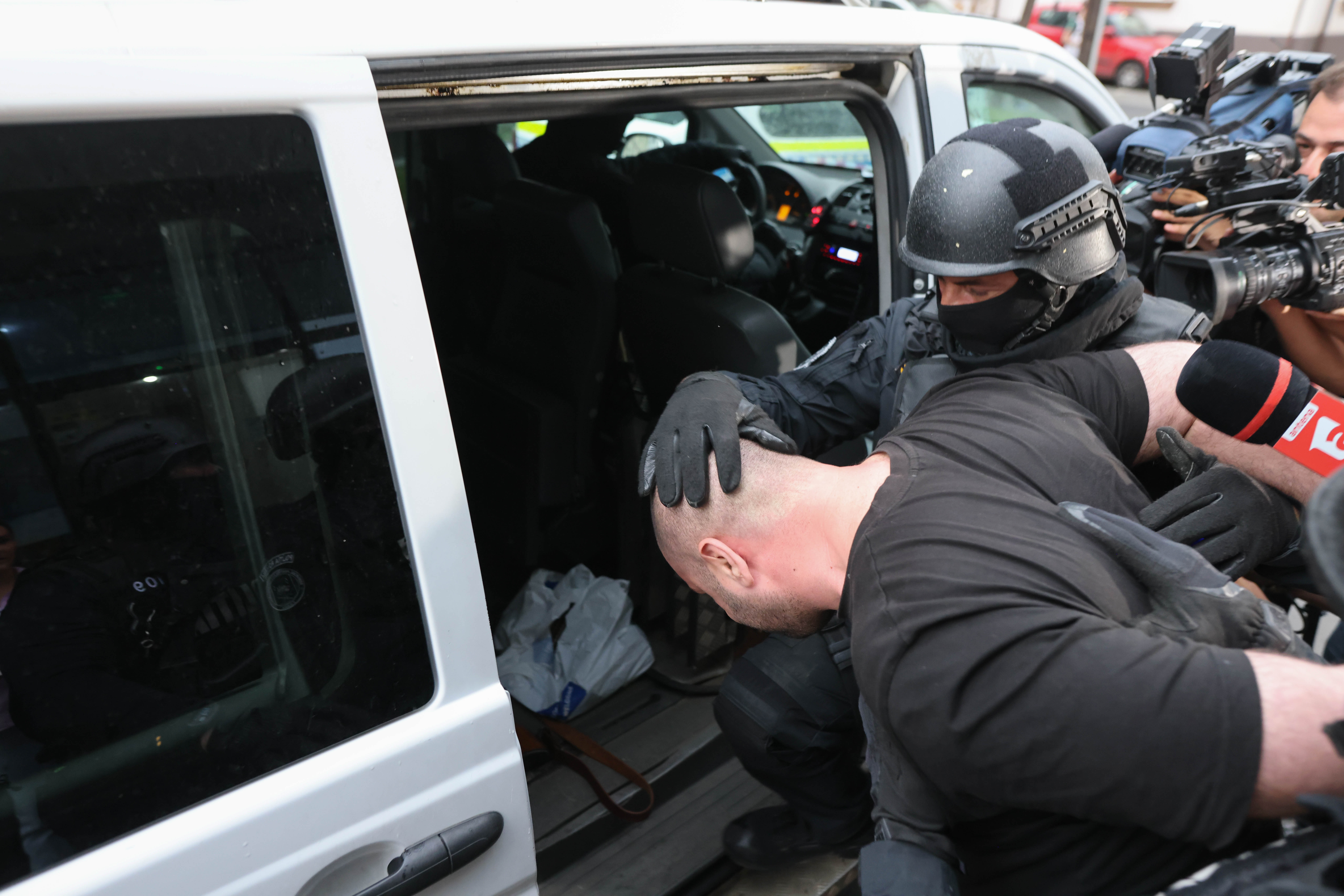 Atac cu cocktail Molotov la Ambasada Israelului din București. Suspectul a amenințat că își va da foc, dar a fost imobilizat de forțele antitero ale SRI