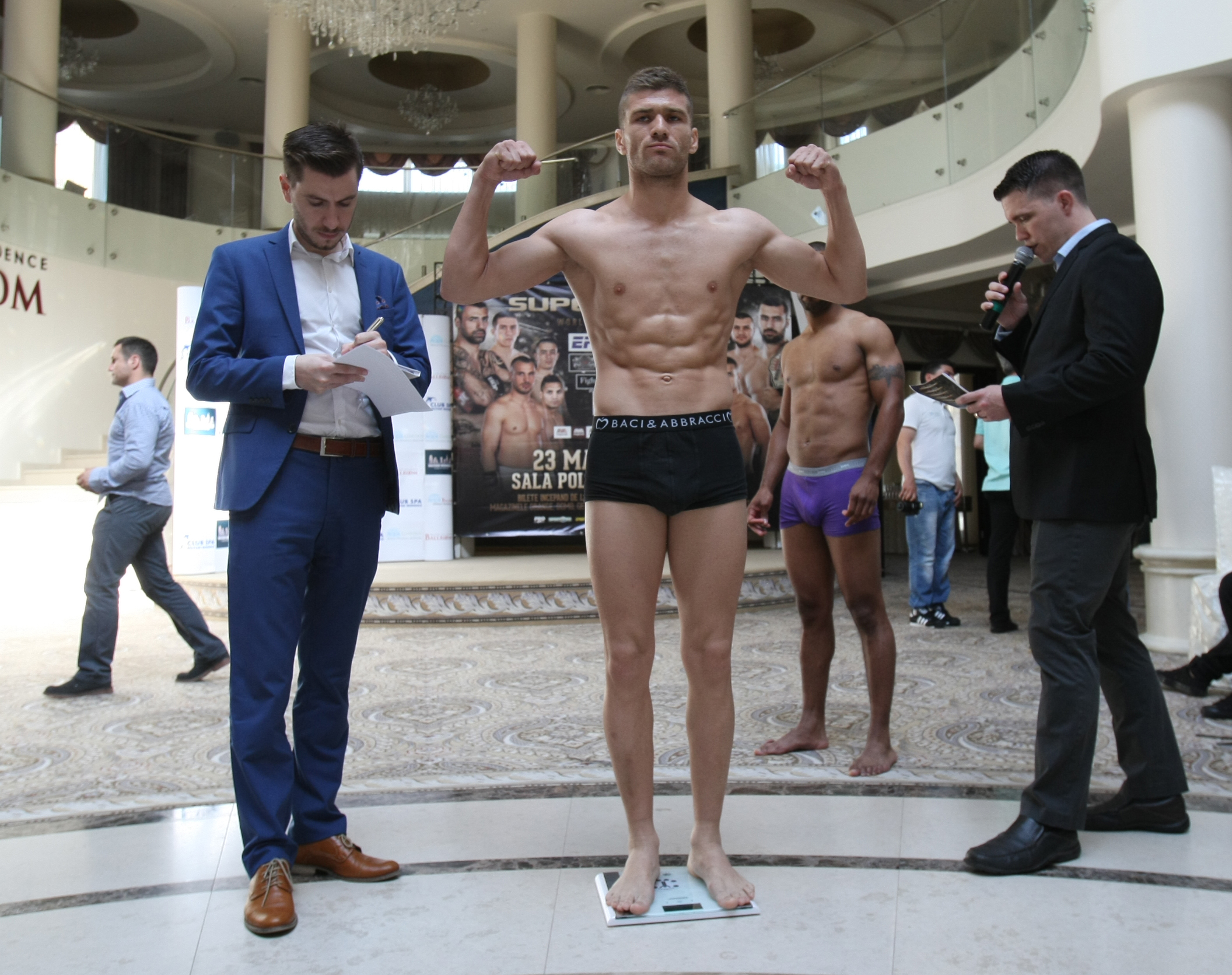 Luptătorii de la Superkombat București au trecut cu bine de proba cântarului oficial / GALERIE FOTO