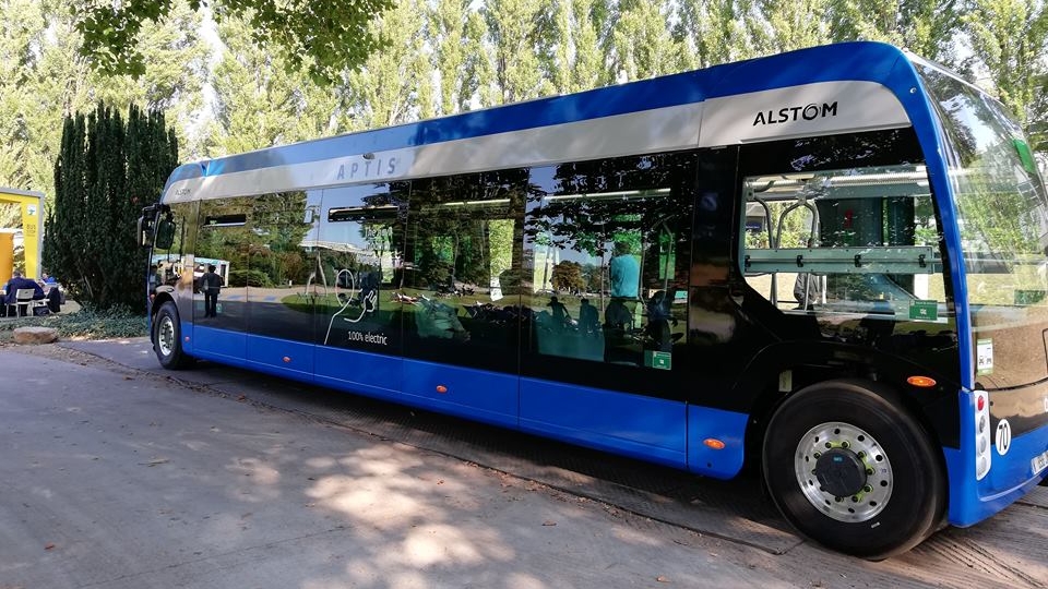 Cum arată autobuzul electric care poate circula 20 de ani fără reparaţii. Vine și în România? (FOTO)
