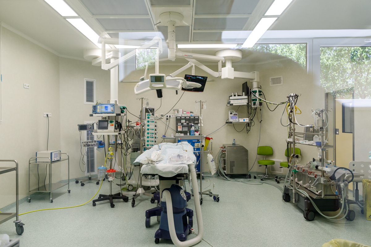 „Unii copii chiar din prima zi de viață pot muri și după operație reînvie”, spune un medic sirian revenit în România