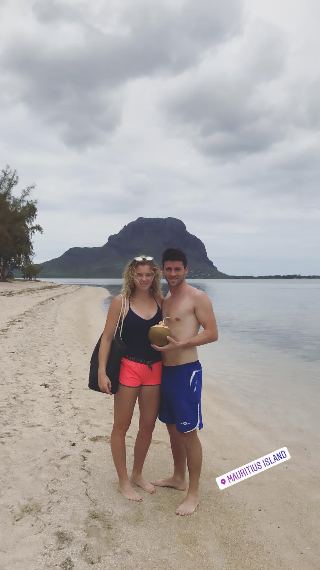 Jucătoarea cehă de tenis Katerina Siniakova a vrăjit un avocat care joacă fotbal pe plajă. A adus victoria în Fed Cup, apoi s-a afișat cu noul iubit
