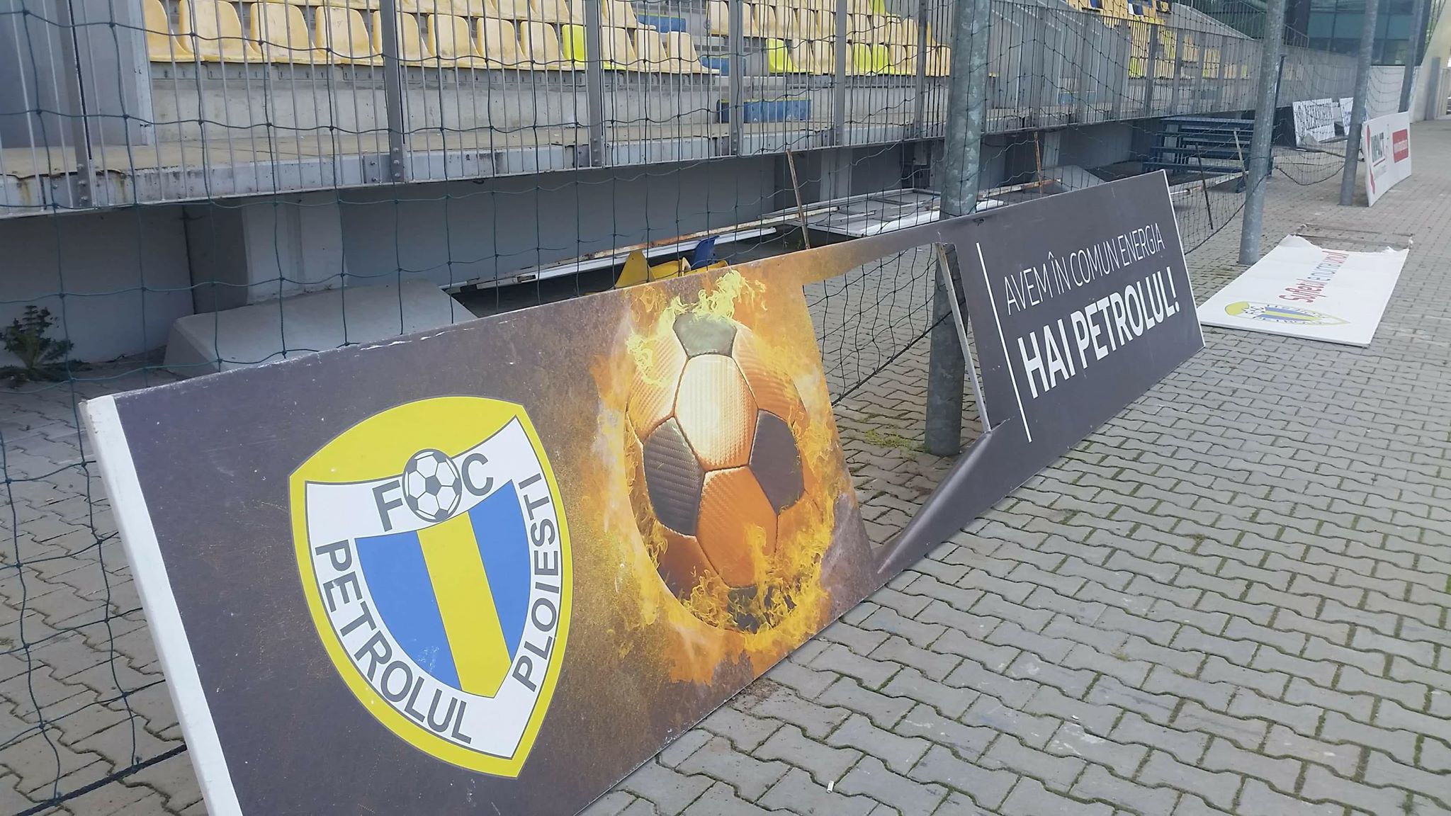 Stadionul Ilie Oană, vandalizat peste noapte! Reacția clubului Petrolul Ploiești | FOTO