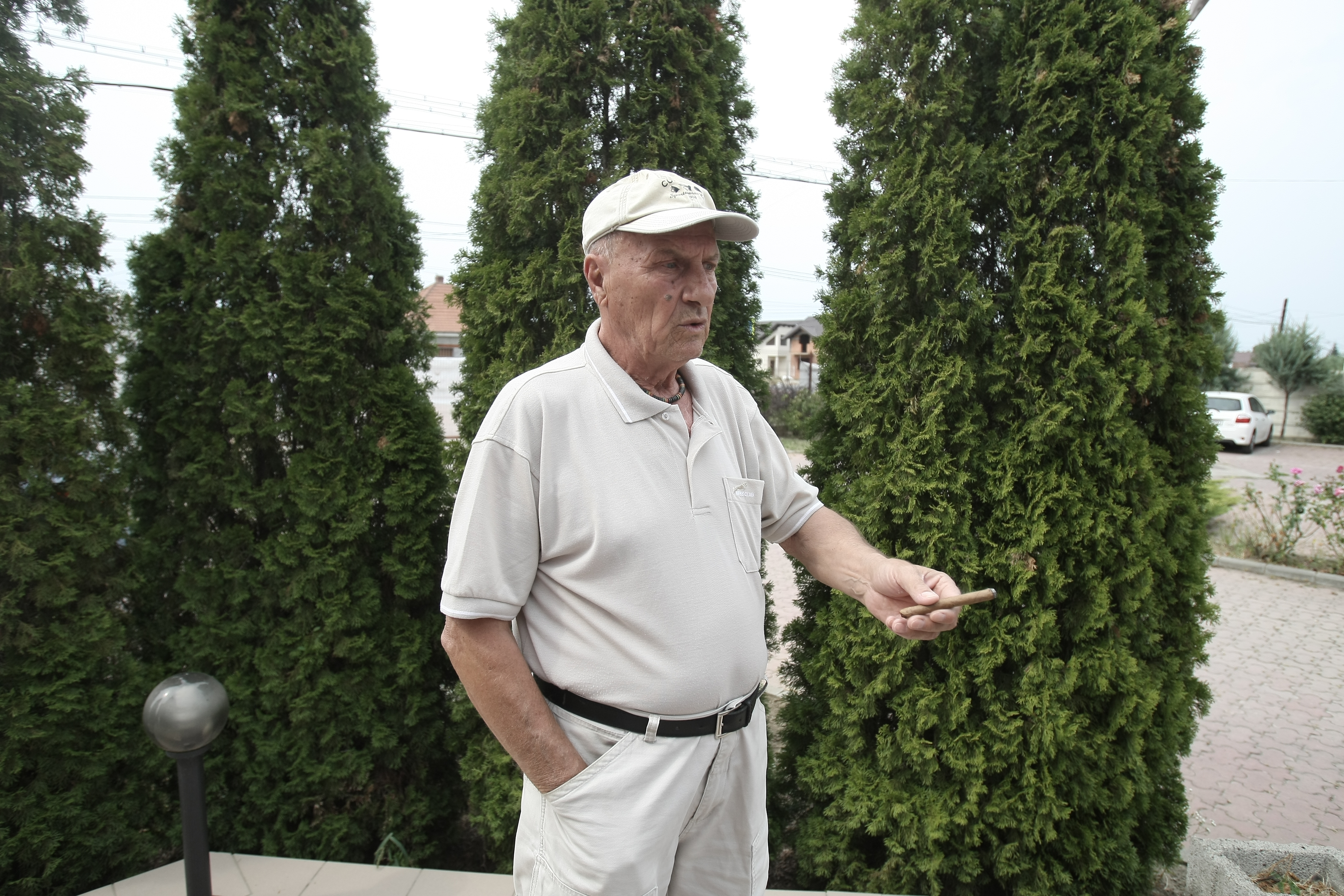 Reportaj la Satu Mare, acasă la Iosif Vigu. La 70 de ani, arată de 55: ”Fumez ca nebunul!”. Ar da buzna peste domnu′ Dan! VIDEO