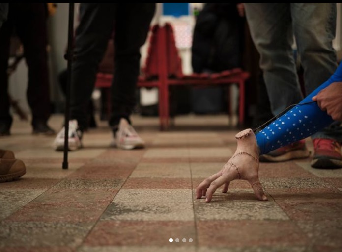 Cine e Victor Dorobanțu, cel care joacă rolul lui Thing în serialul „Wednesday” de pe Netflix. E din Ploiești
