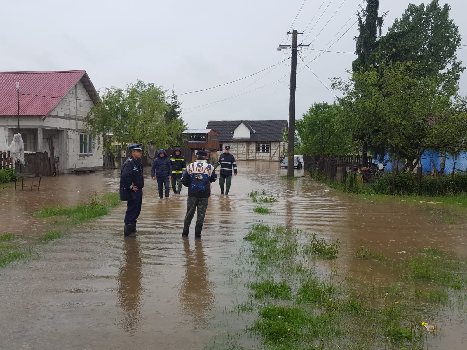 Zeci de oameni evacuați în județul Bistrița-Năsăud. Codul roșu de inundații, prelungit
