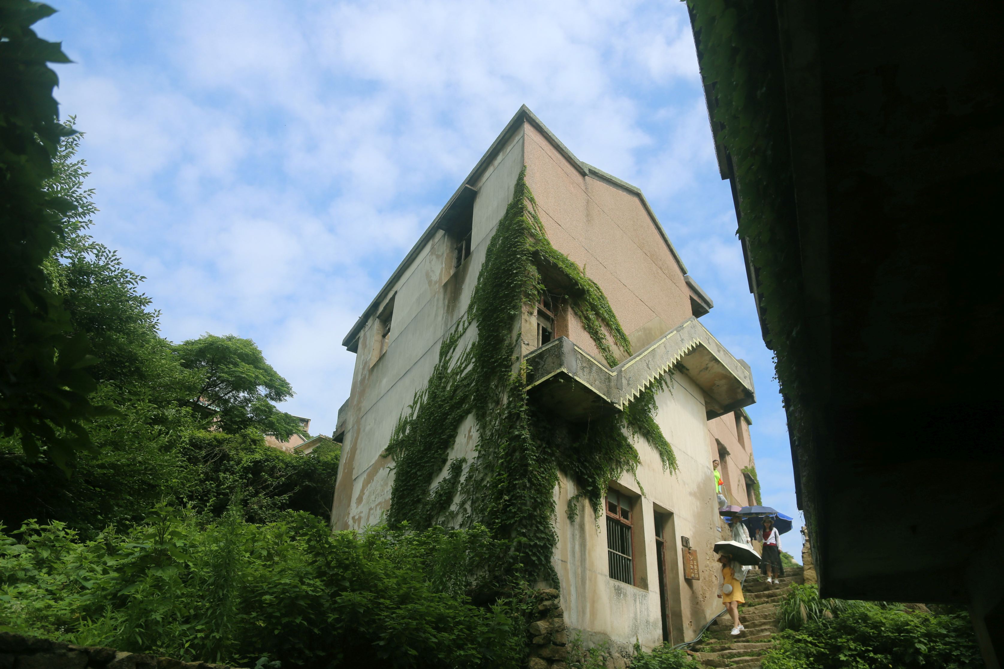 Orașul abandonat din China care a devenit atracție turistică dintr-un motiv surprinzător