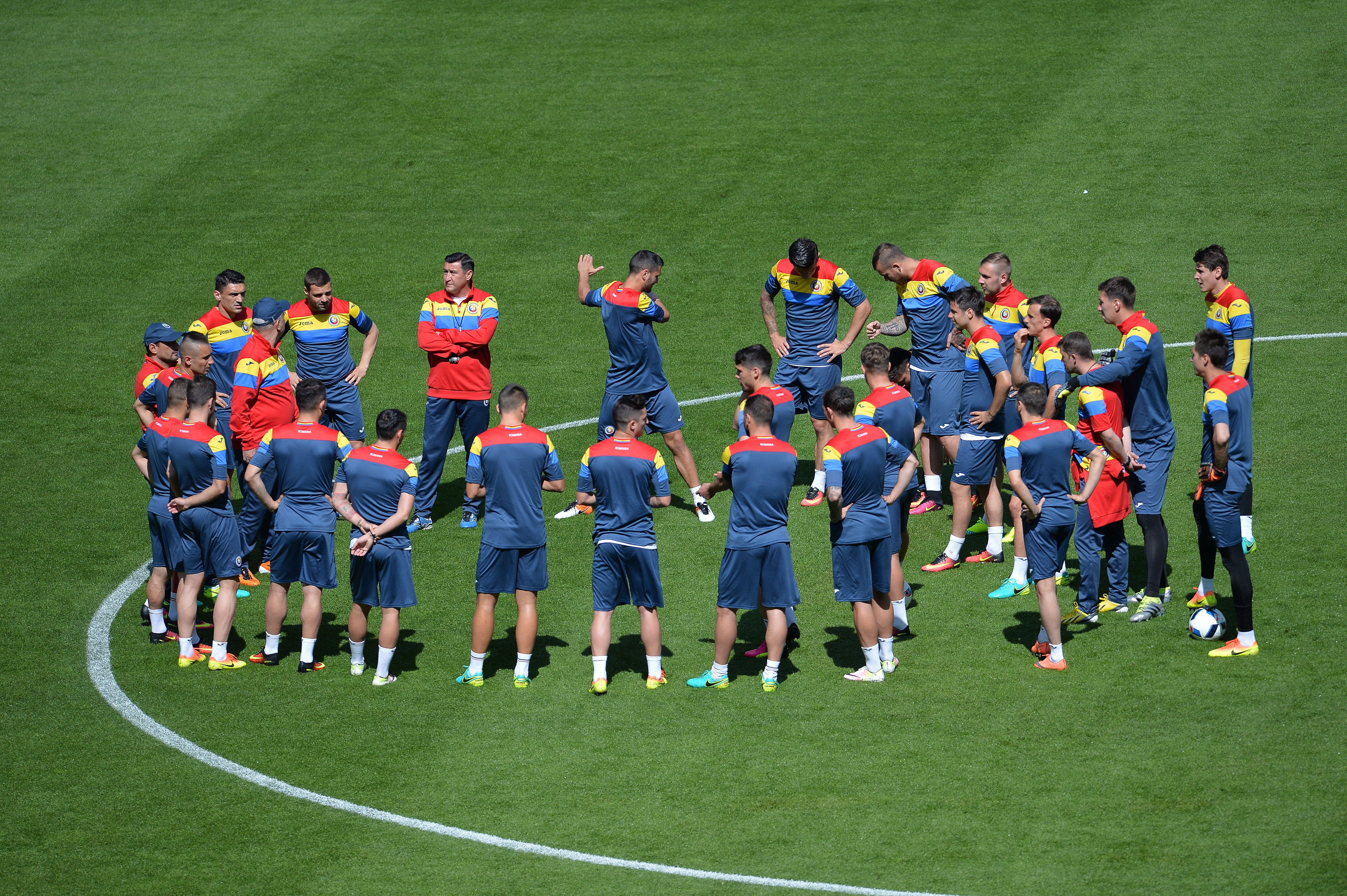 Euro 2016. Tricolorii au efectuat antrenamentul oficial pe Stade de France, ultimul înaintea meciului cu ”Les Bleus” (vineri, ora 22:00). Zâmbete și uimire / GALERIE FOTO și VIDEO