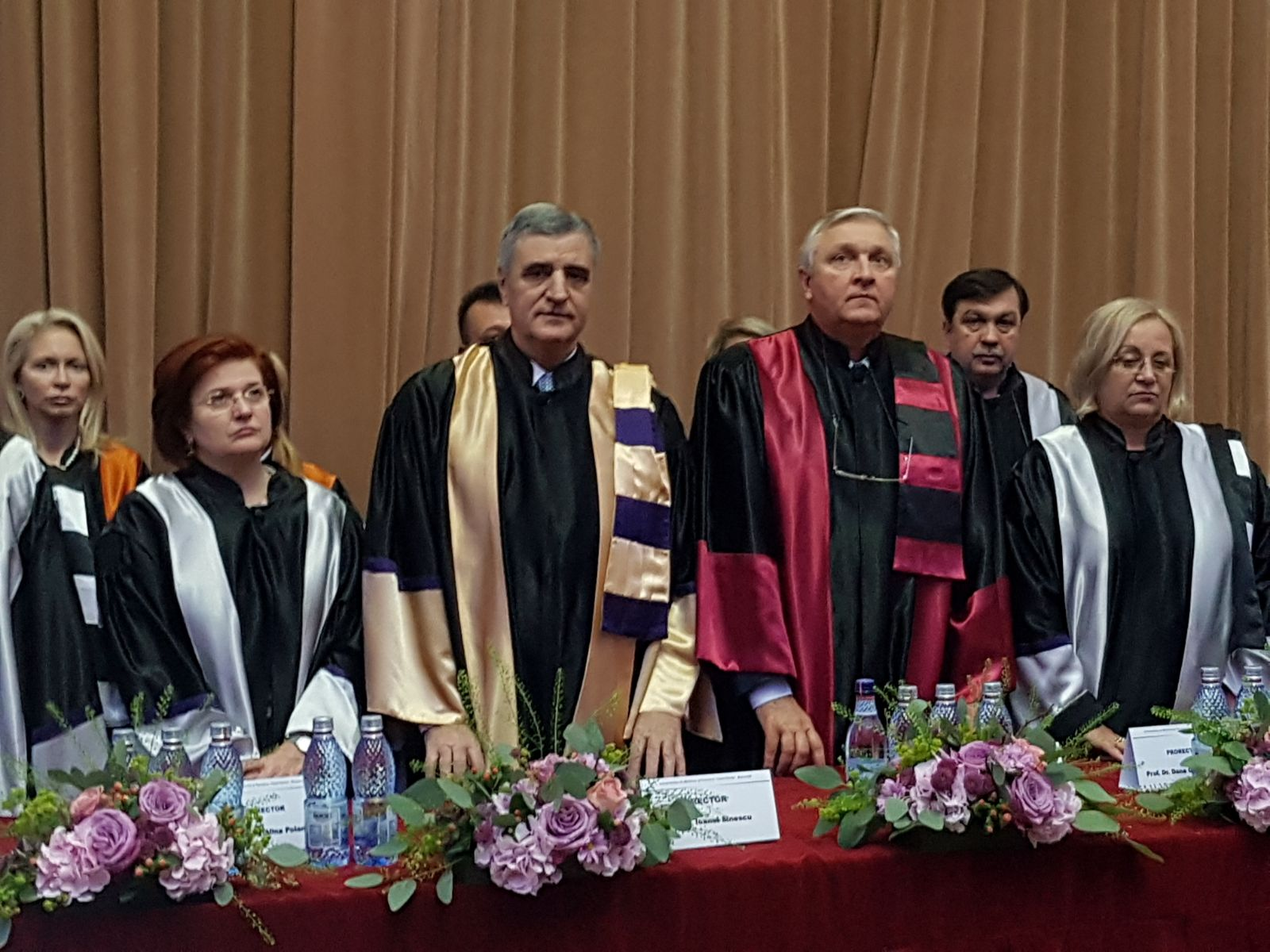 Bobocii de la Medicină ar vrea să lucreze peste hotare. Străinii se văd, în schimb, medici în țara noastră