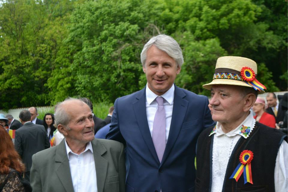 Atunci și acum: Eugen Teodorovici, ministrul care se ocupă de finanțele țării, dar are cinci credite la bănci, de aproape 800.000 de euro