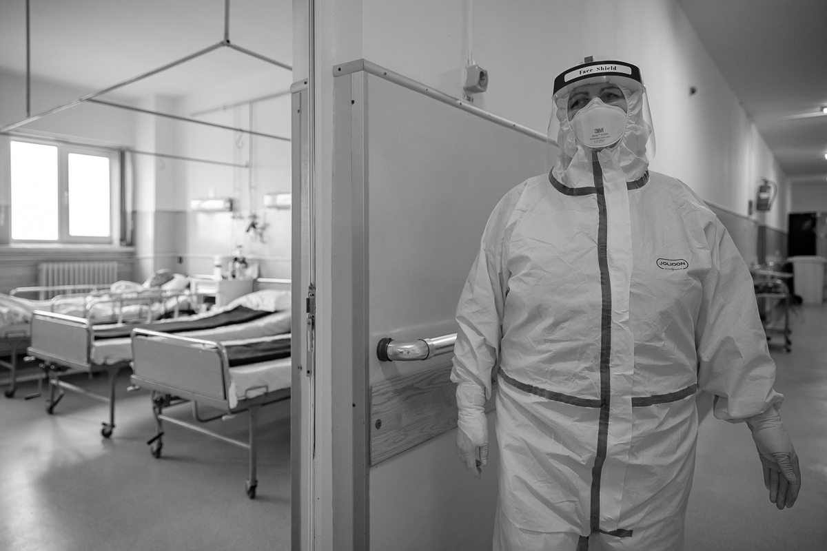 Despre oxigen, cafeină şi spiritul sacrificat al sărbătorilor în spitalul COVID din Roşiori de Vede: „O să picăm toţi la un moment dat”