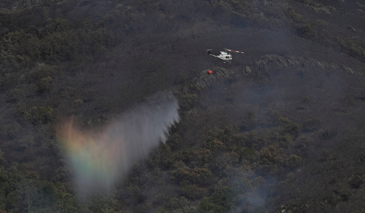 Incendii de vegetație în Grecia, Franța și Spania: zid de foc la 60 km de Atena, 200 de persoane, evacuate pe mare