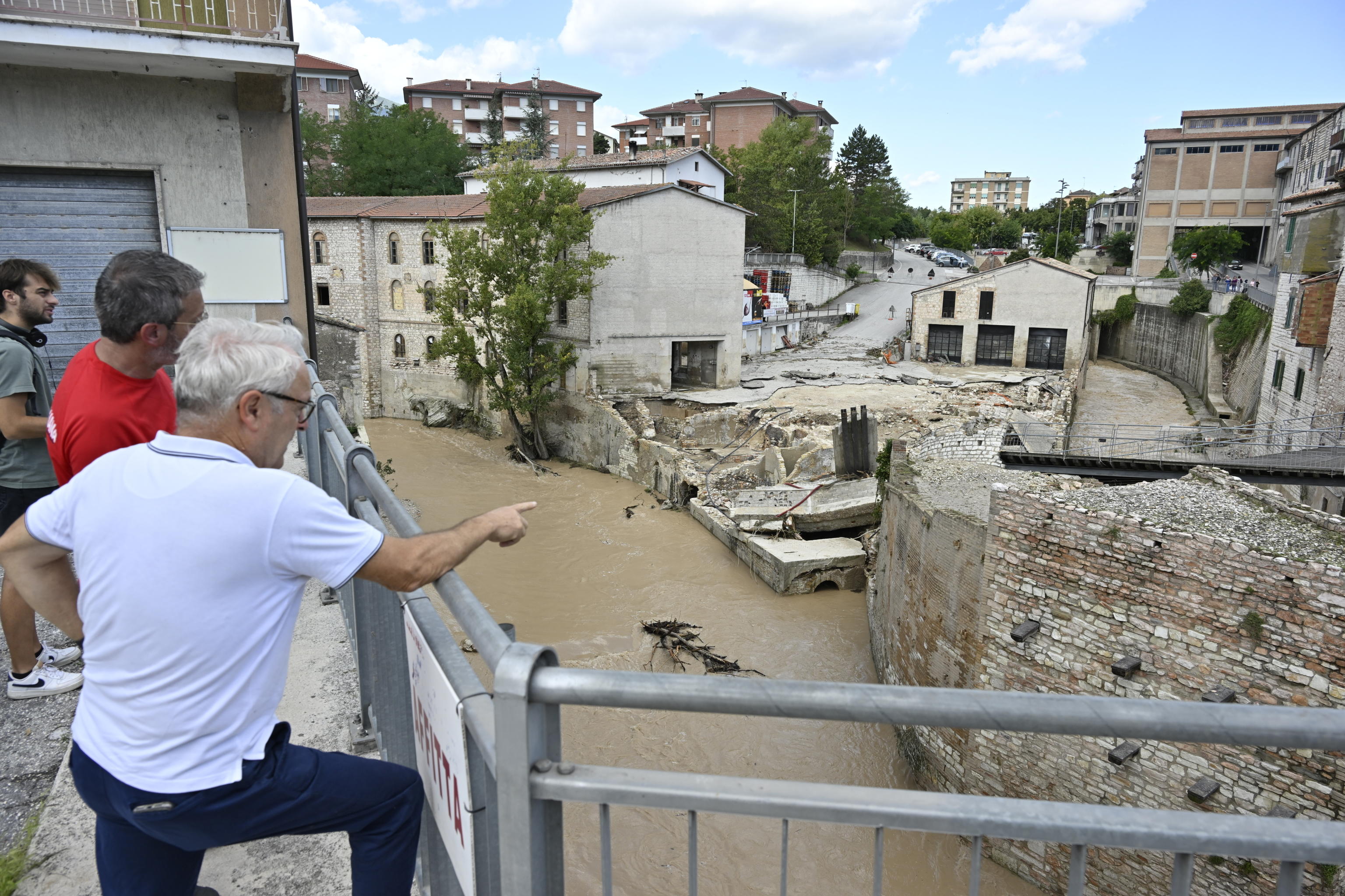 „A fost un tsunami”. Centrul Italiei, măturat de inundații. Nouă morți și patru dispăruți, dintre care doi copii