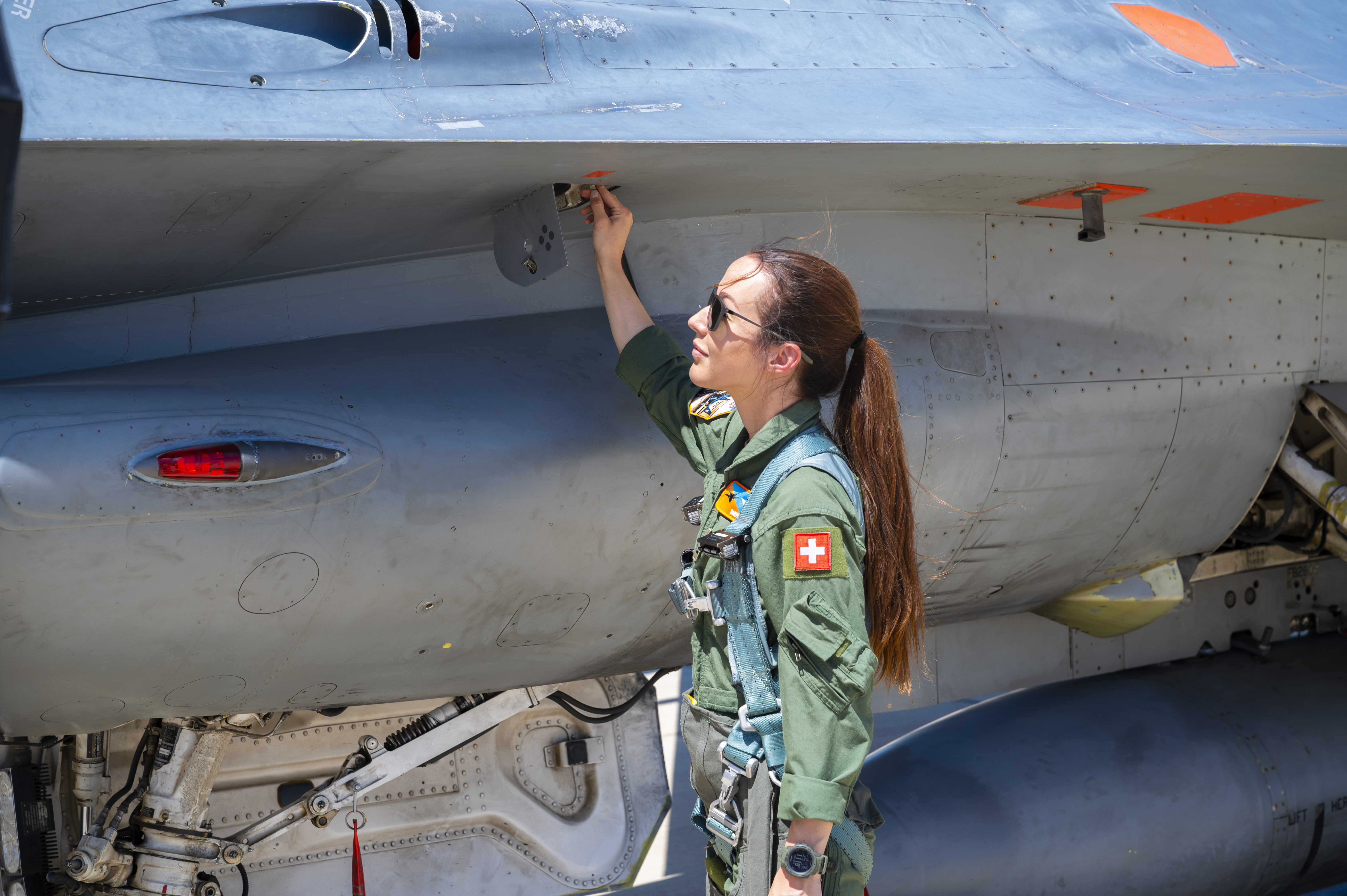 Elvețianca Fanny Cholet, singura femeie-pilot de teste pe F-35, cel mai avansat avion de luptă american: „Nu are nicio legătură cu Top Gun”