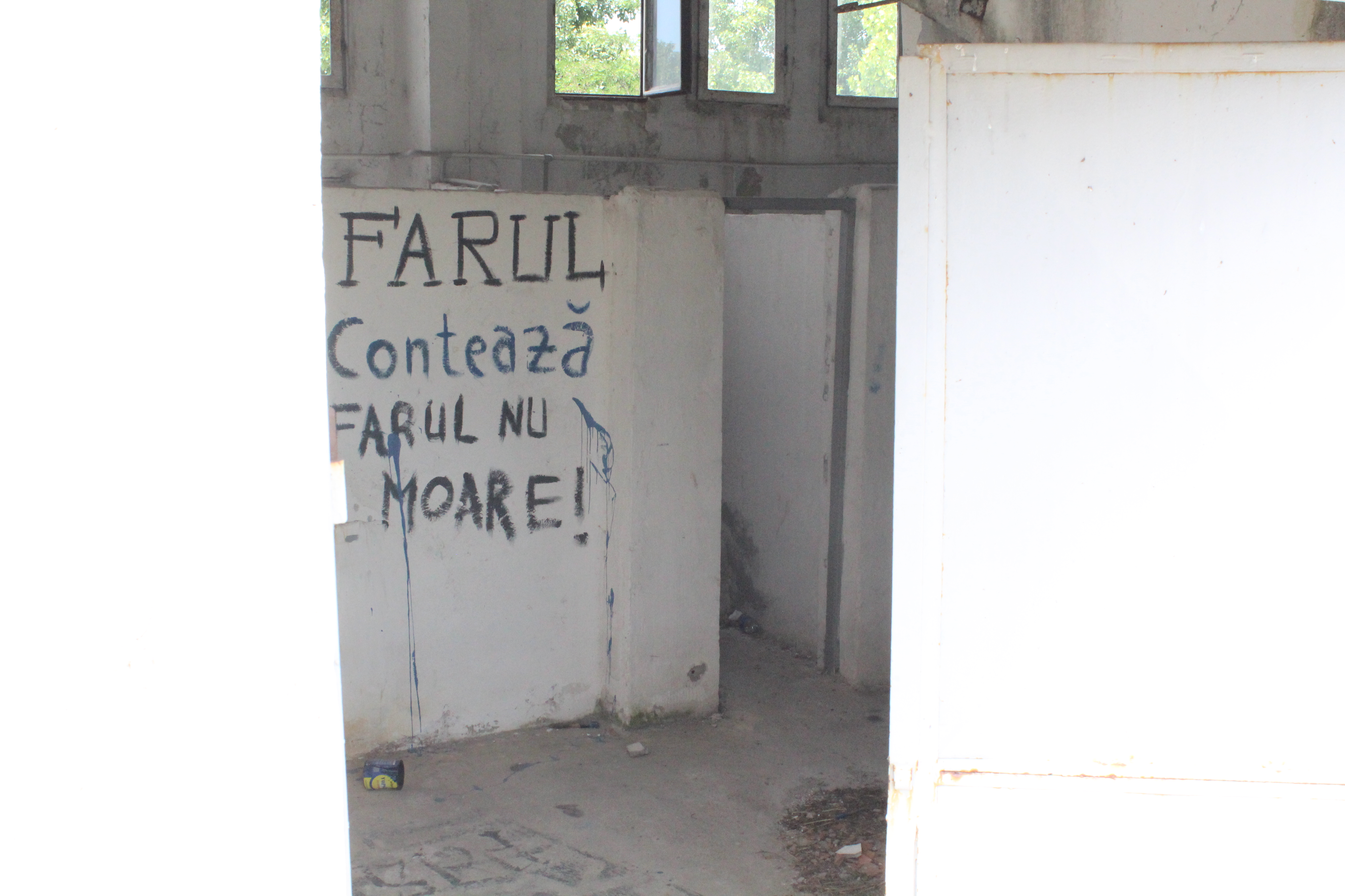 Supercupa de pe 8 iulie, pe un stadion ca după bombardament / FOTO