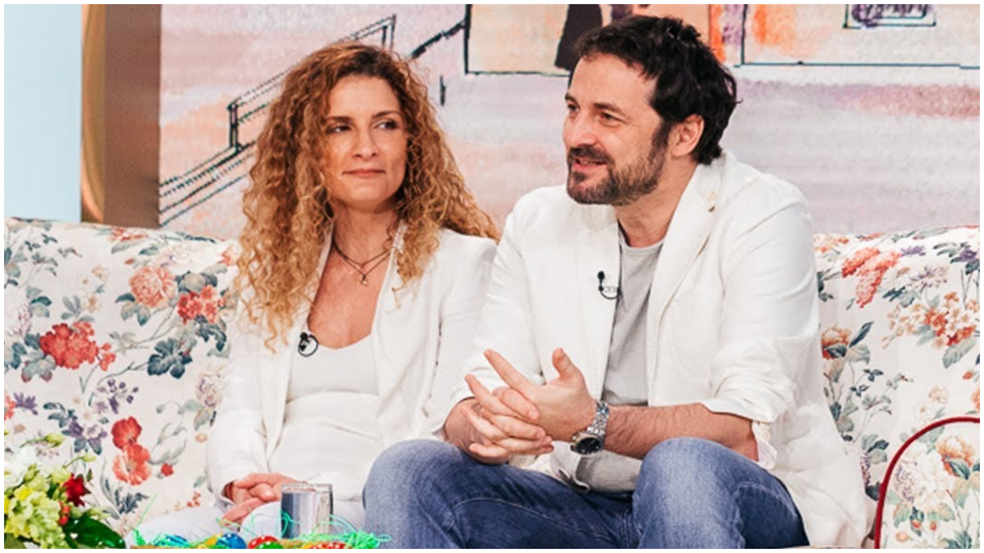 Andrei Aradits va petrece Crăciunul cu fiul său și fostul socru. Își crește singur copilul, după ce Andreea a plecat în India