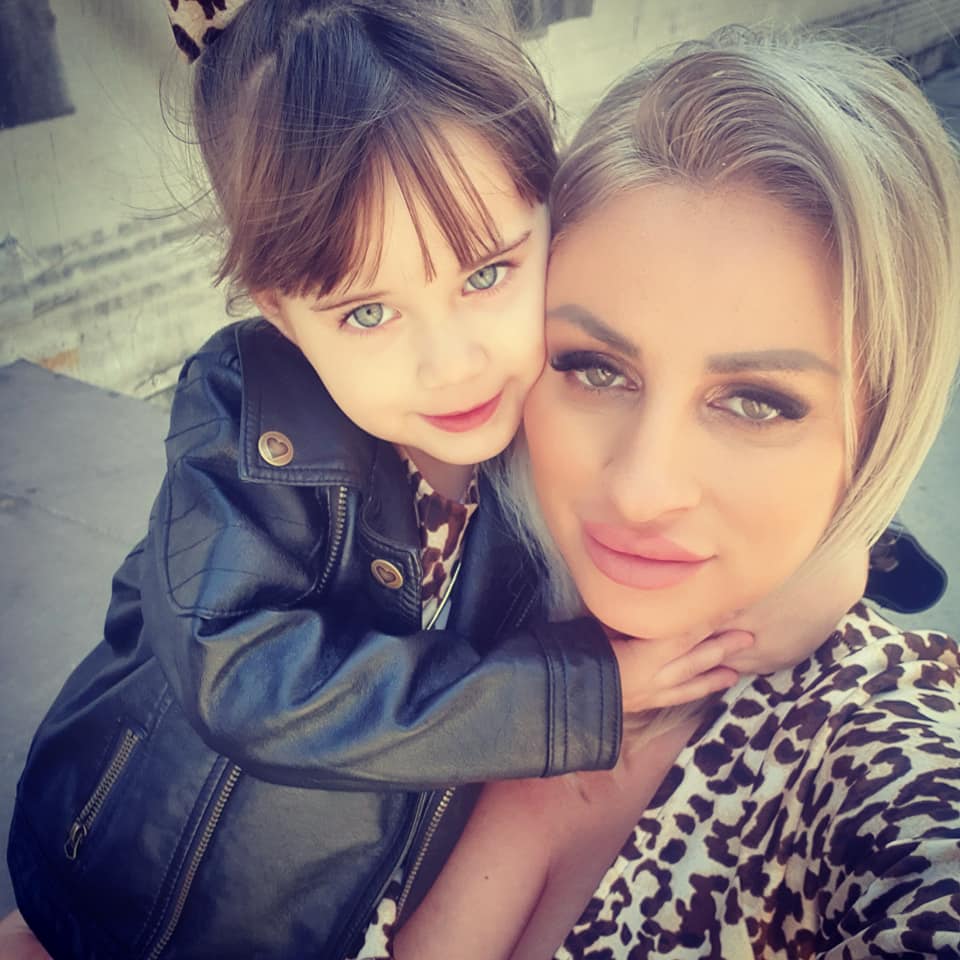 Sânziana Buruiană își duce fetița la concursuri de Miss. "Am rămas șocată cum la 3 ani poți să transformi copilul" | FOTO