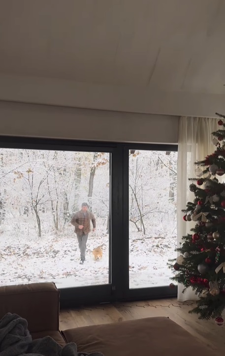 Imagini cu casa în care locuiește Sânziana Negru, lângă pădure. A construit-o de la zero: „Cea mai mare bătaie de cap cred că a fost cu muncitorii”