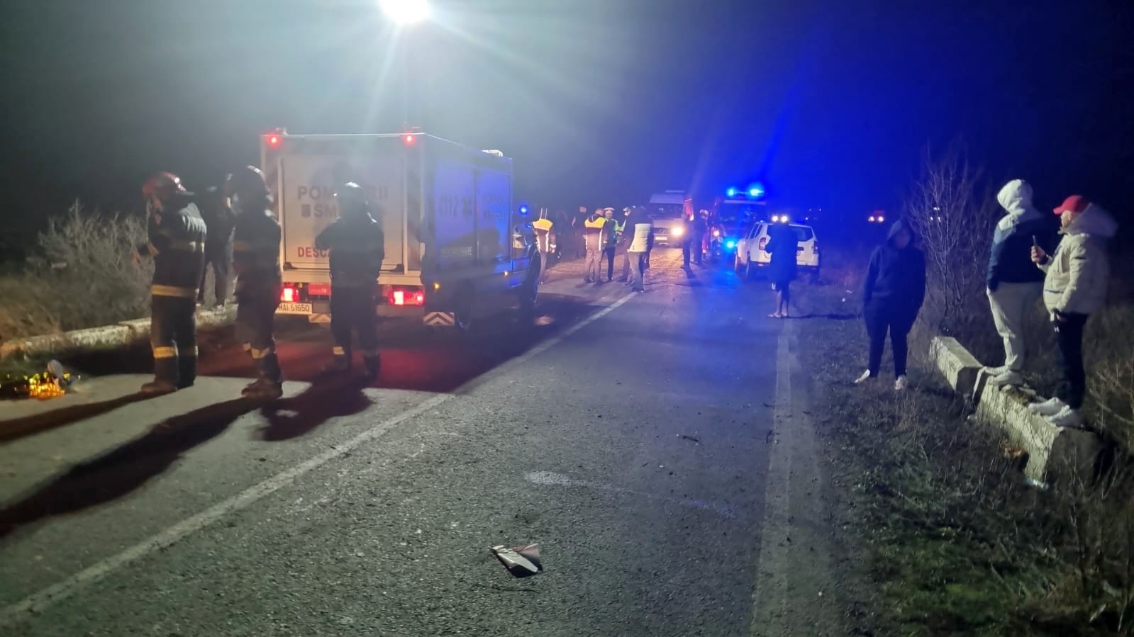 Un microbuz cu 8 pasageri s-a răsturnat în județul Dâmbovița. O persoană a murit, șapte au fost rănite