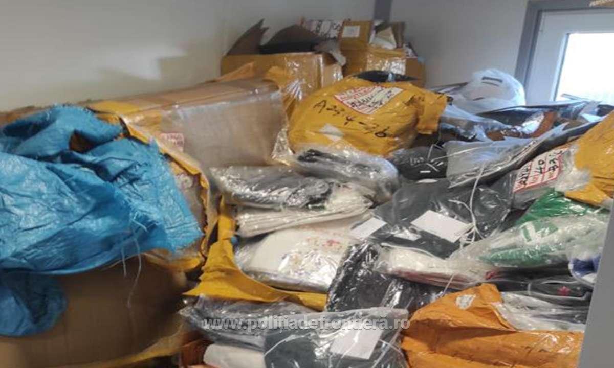Mii de haine, genți și pantofi contrafăcuți, descoperite de Poliția de Frontieră. Unde trebuiau să ajungă produsele