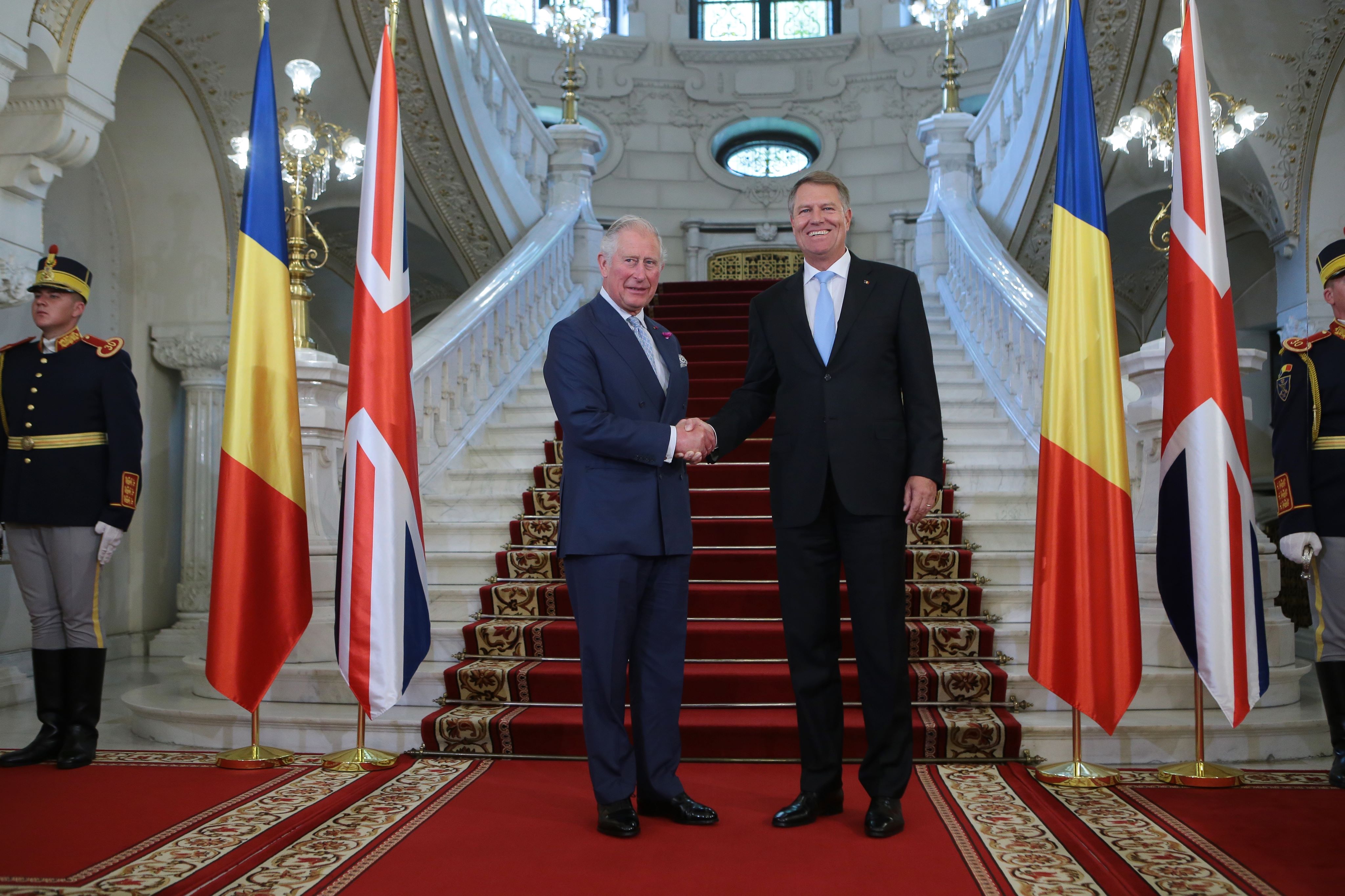 FOTO. Prințul Charles, vizită oficială în România; S-a întâlnit cu președintele Iohannis, cu premierul Dăncilă și Custodele Coroanei