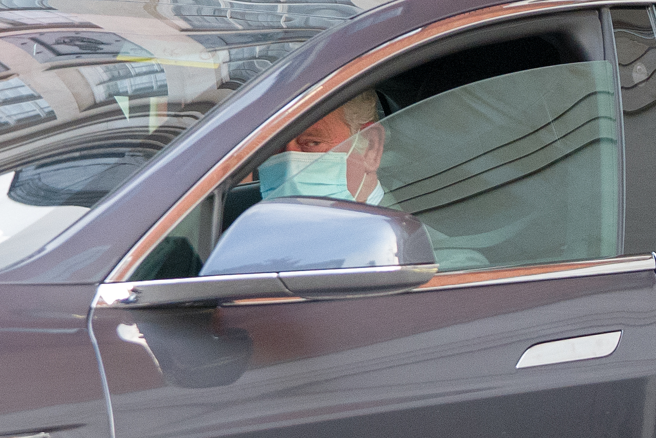 Prinţul Charles, în vizită la tatăl său, Philip, internat în spital ca ”măsură de precauție”