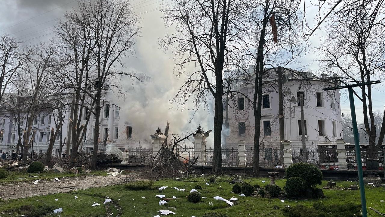 Rușii au ucis 34 de oameni în Duminica Floriilor, în centrul orașului Sumî, pe care l-au bombardat cu rachete balistice
