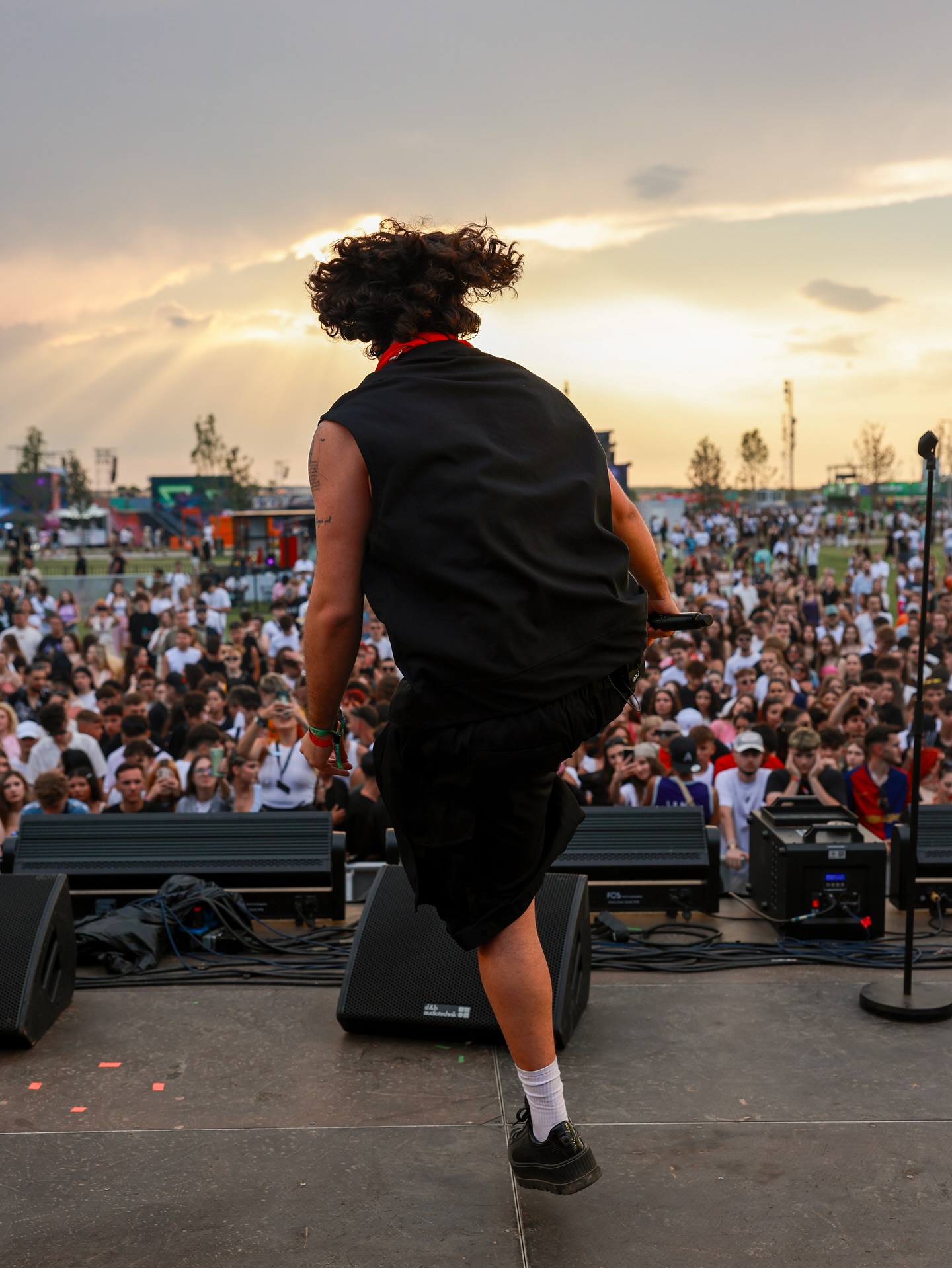 Beach, Please! 2025, prima zi a festivalului în imagini. Rapper-ul american Swae Lee a făcut show, mulțumindu-i lui Selly pentru invitație