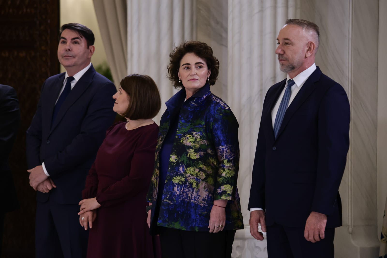 Trei noi judecători la CCR. Dacian Dragoş, Csaba Asztalos şi Mihai Busuioc au depus jurământul la Cotroceni. Cine sunt cei 9 judecători ai Curții