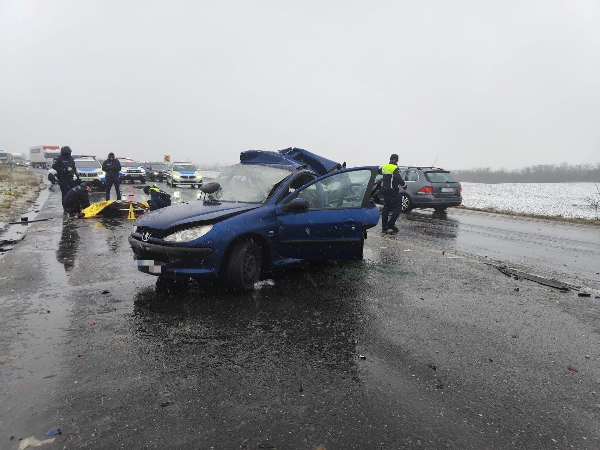 Un tânăr și-a văzut mama și fratele murind lângă el, într-un nou accident pe Drumul Morții, în Adjud