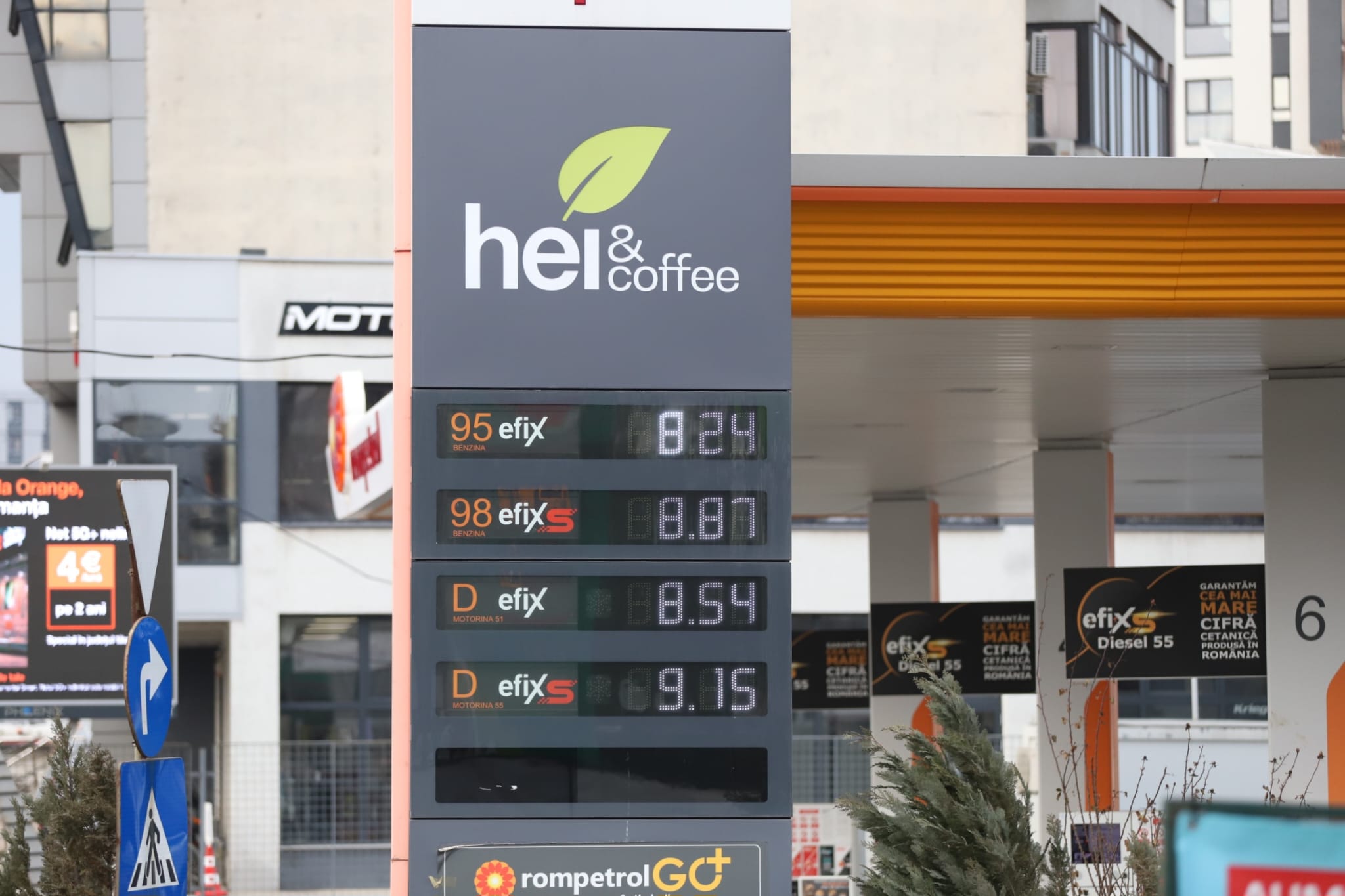 Prețul benzinei la pompă continuă să crească, iar motorina a depășit 8,50 lei/litru: tarifele la Mol, Lukoil și Petrom
