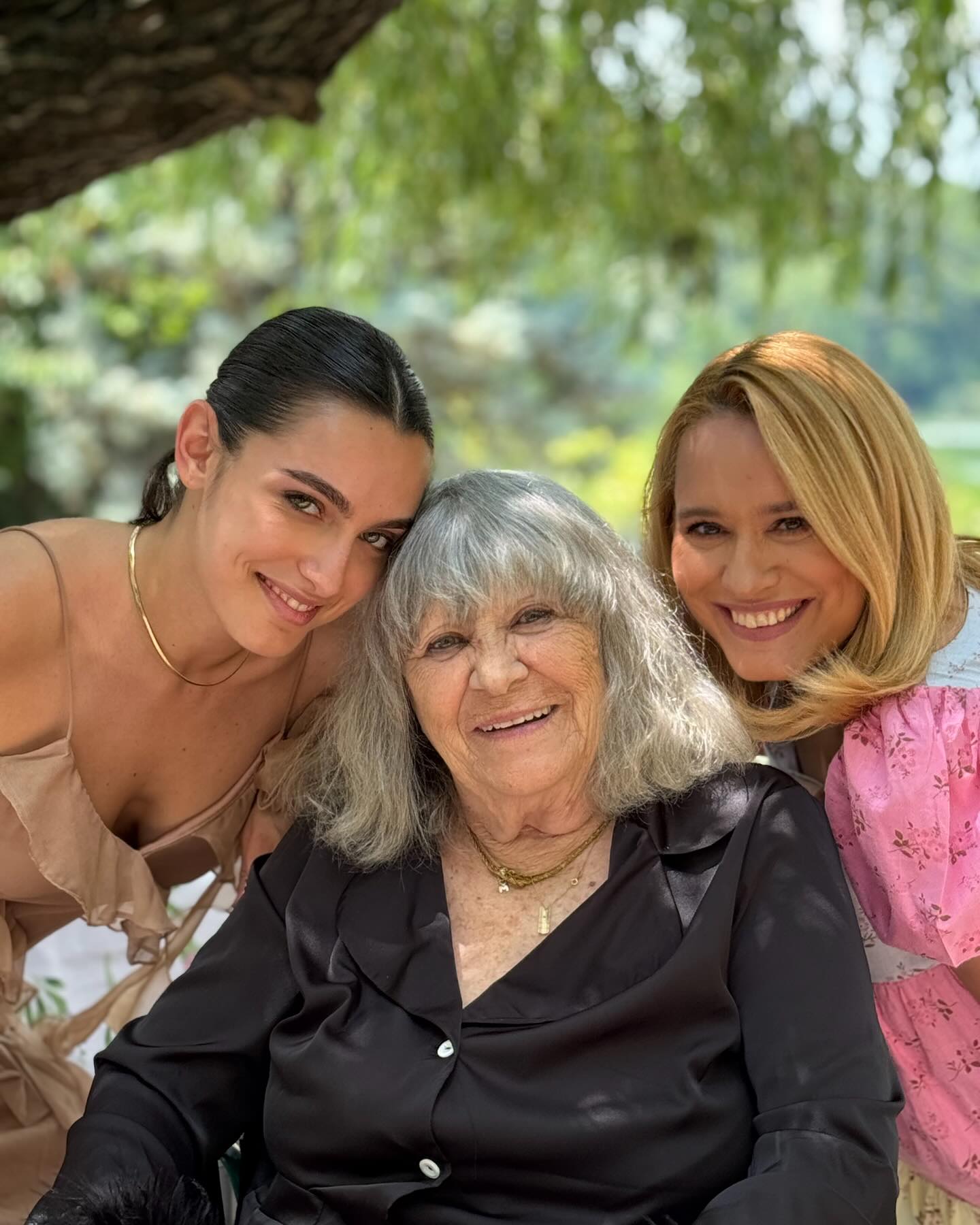Cum arată mama Andreei Esca la 83 de ani. Ce meserie a avut Lucica Esca: „Toată viața ți-ai petrecut-o având grijă de bolnavi”
