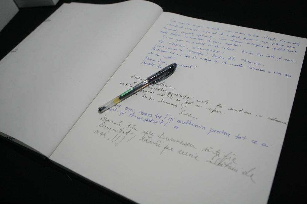 FOTO&VIDEO/ Carte de condoleanțe în memoria lui Andrei Gheorghe deschisă la Galeria Mobius