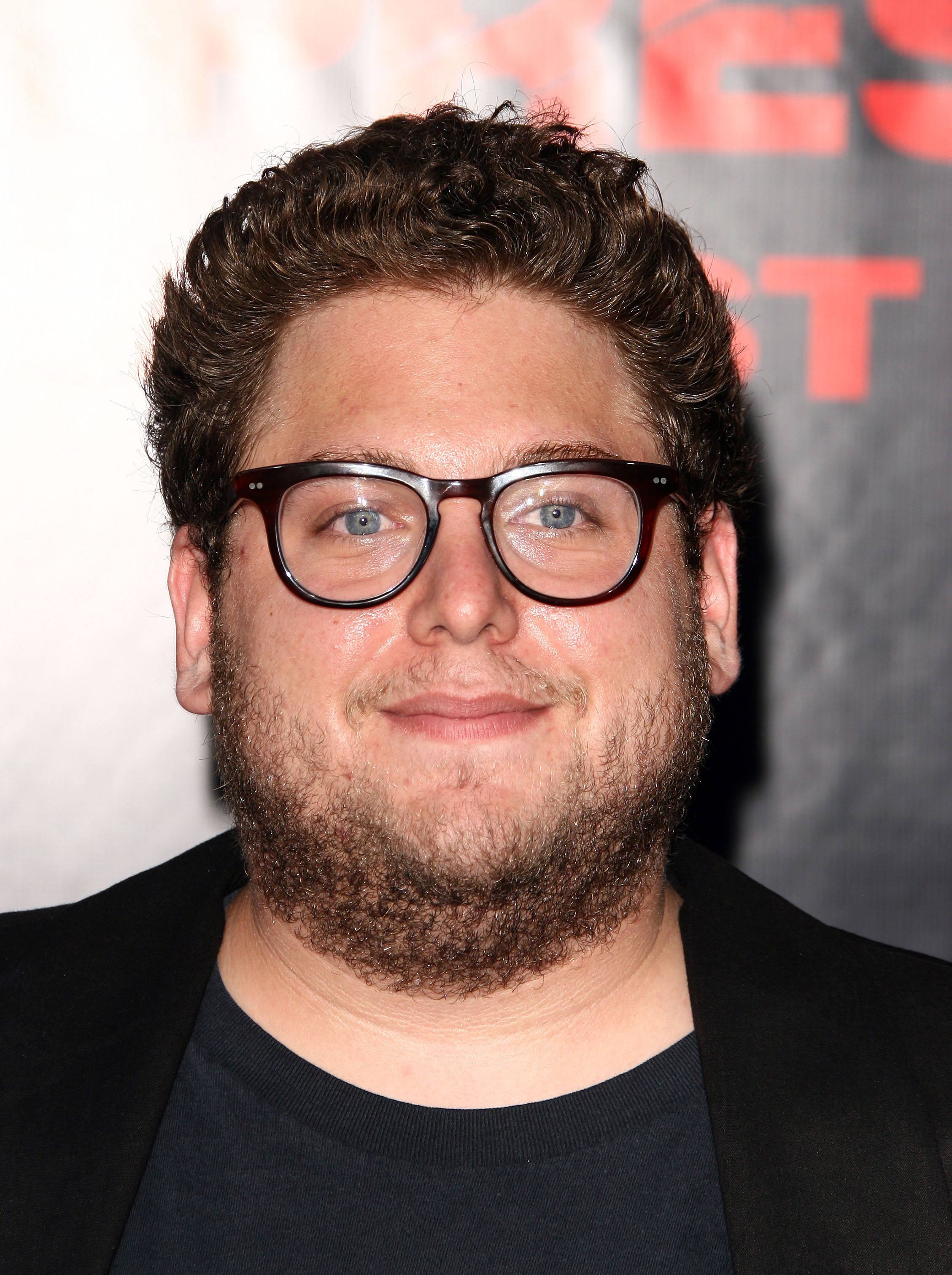 Jonah Hill a ajuns de nerecunoscut. A fost fotografiat în pantaloni scurți și nebărbierit de luni bune, după ce a slăbit colosal